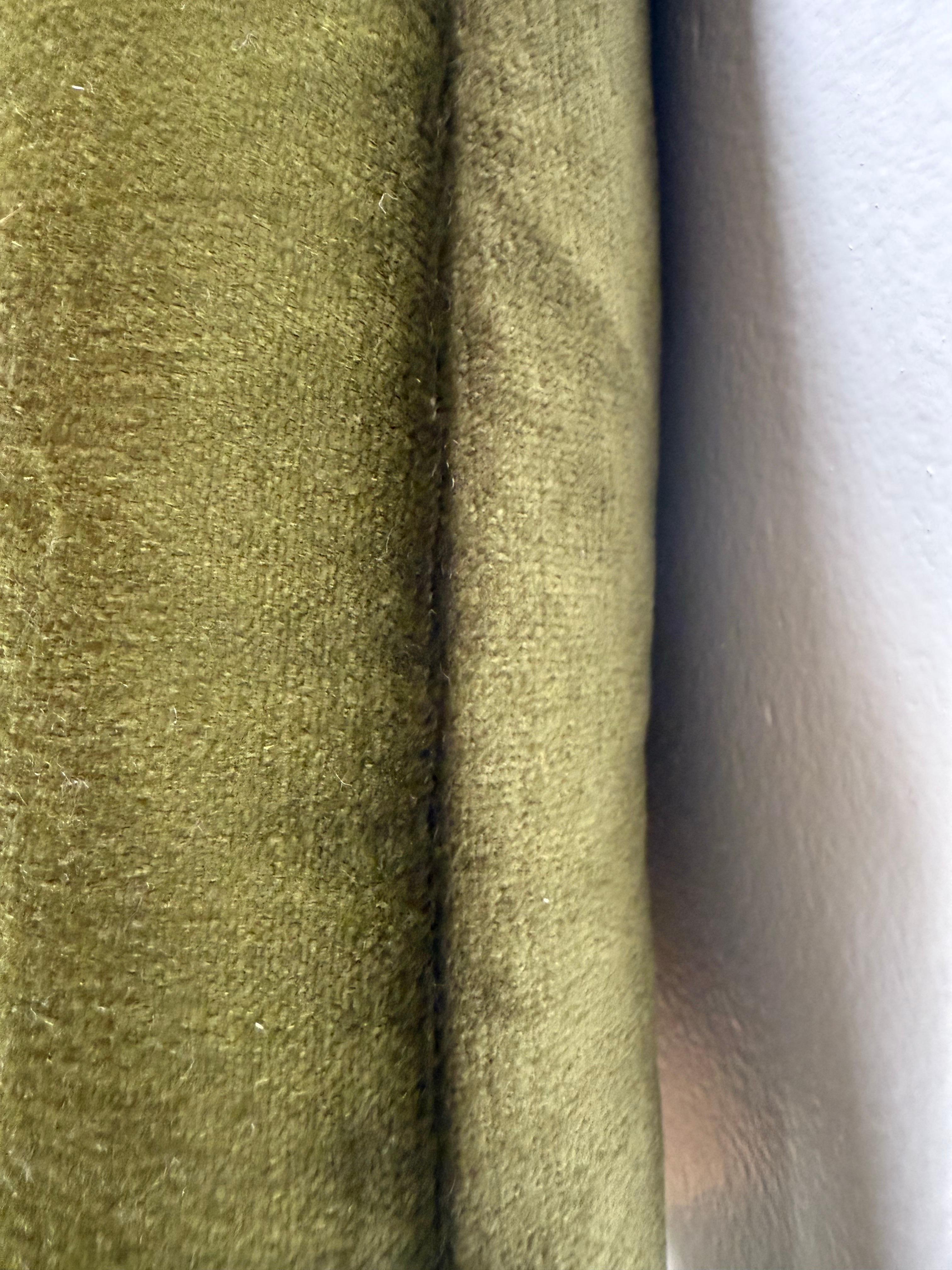 Baroque Paire d'oreillers personnalisés avec des appliques métalliques françaises du XIXe siècle en vente