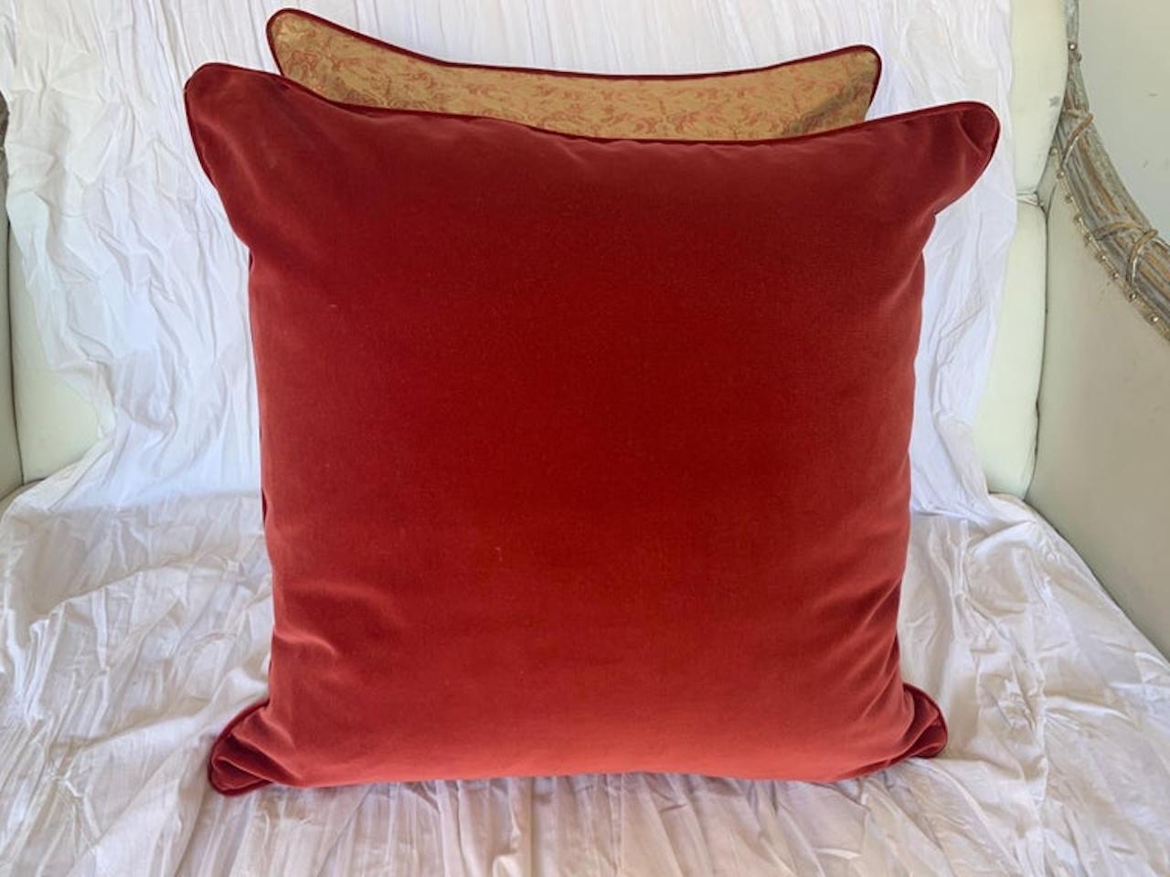 Mid-Century moderno Coppia di cuscini personalizzati con motivo Richelieu di Fortuny in vendita