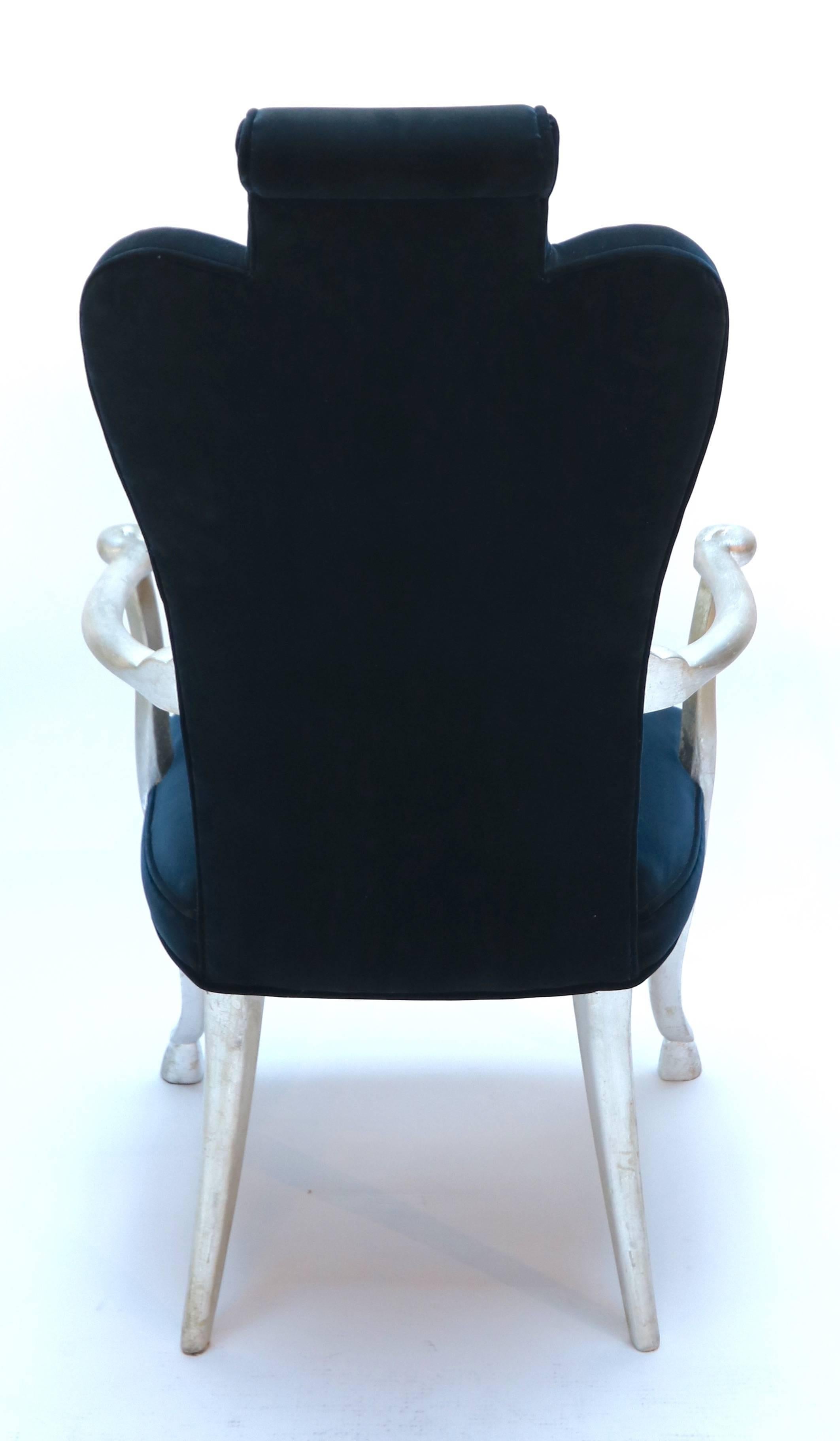 Ein Paar Sessel aus maßgefertigtem Samt mit Blattsilber von Adesso Imports (amerikanisch) im Angebot