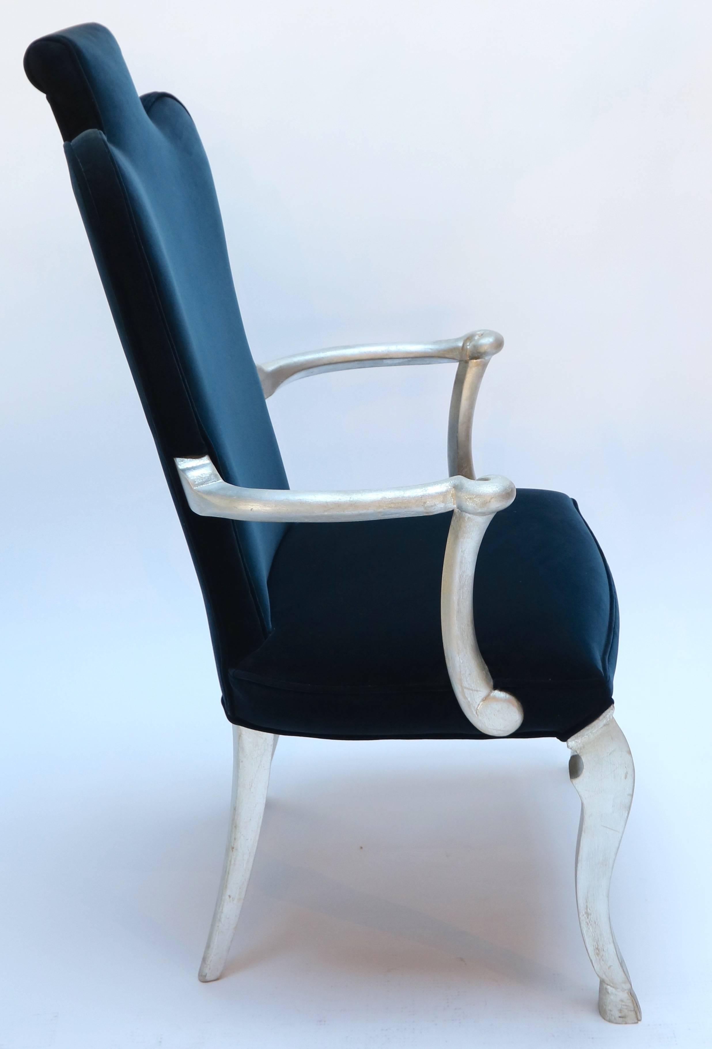 Ein Paar Sessel aus maßgefertigtem Samt mit Blattsilber von Adesso Imports im Zustand „Neu“ im Angebot in Los Angeles, CA