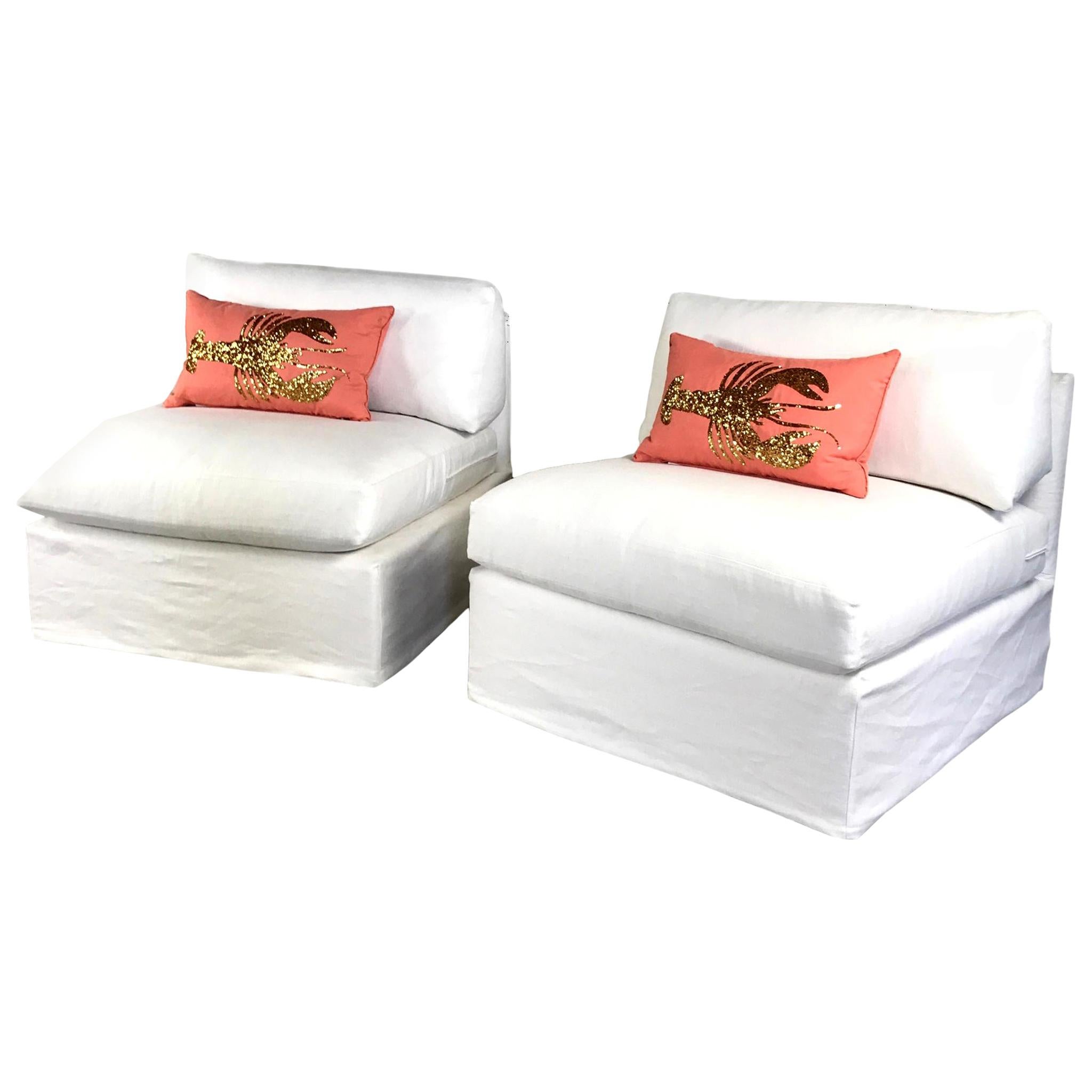 Paire de chaises pantoufles personnalisées avec revêtements en lin personnalisés en vente
