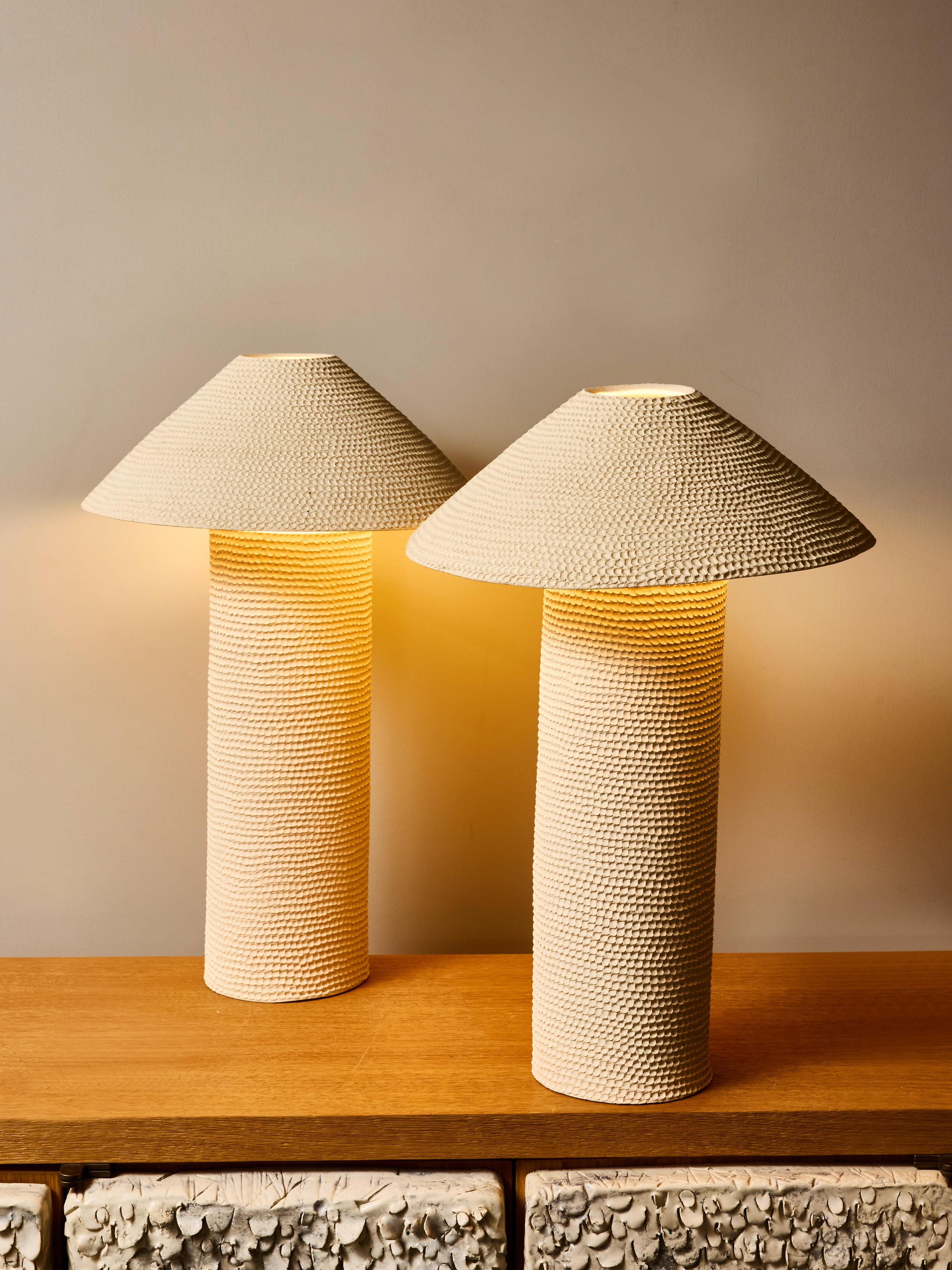 Ein Paar SMARA-Keramik-Tischlampen von Marie Fekroun für Glustin Luminaire (Moderne) im Angebot