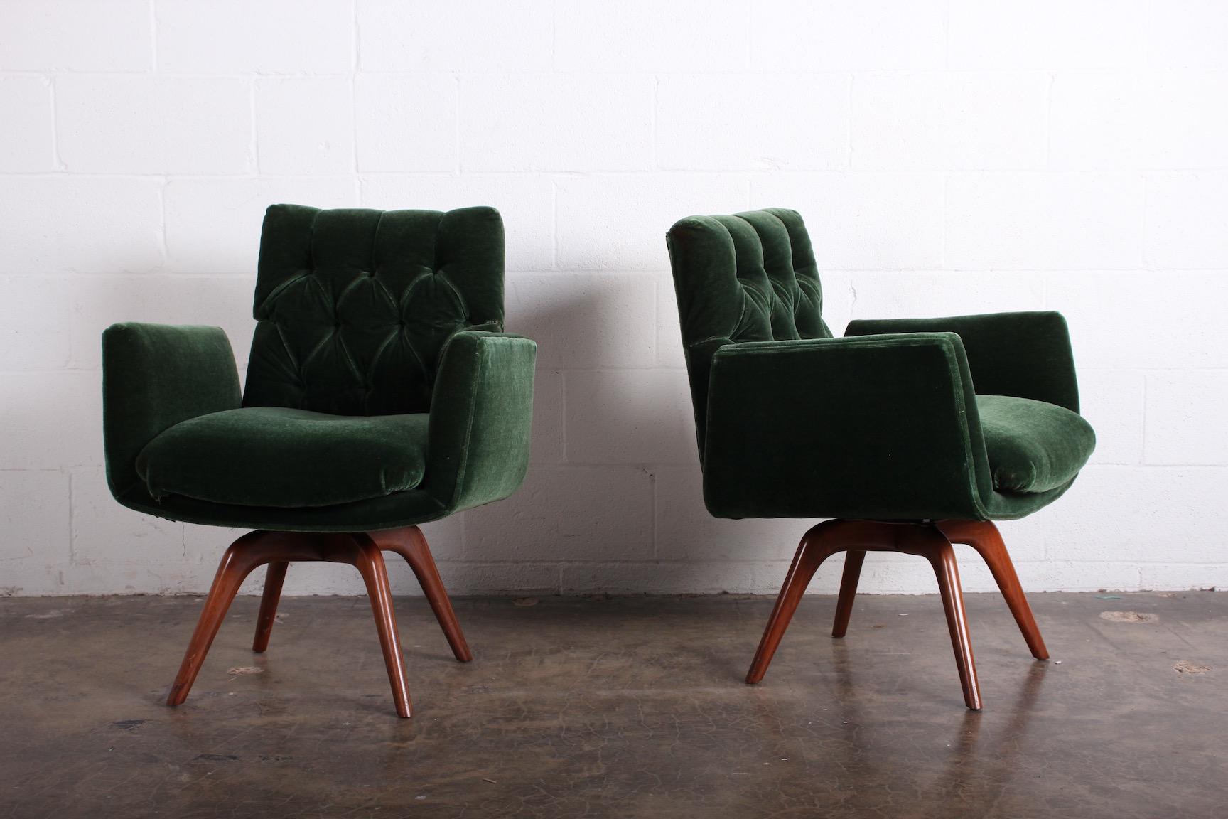 Mid-20th Century Pair of Custom Swivel Attributed to Vladimir Kagan