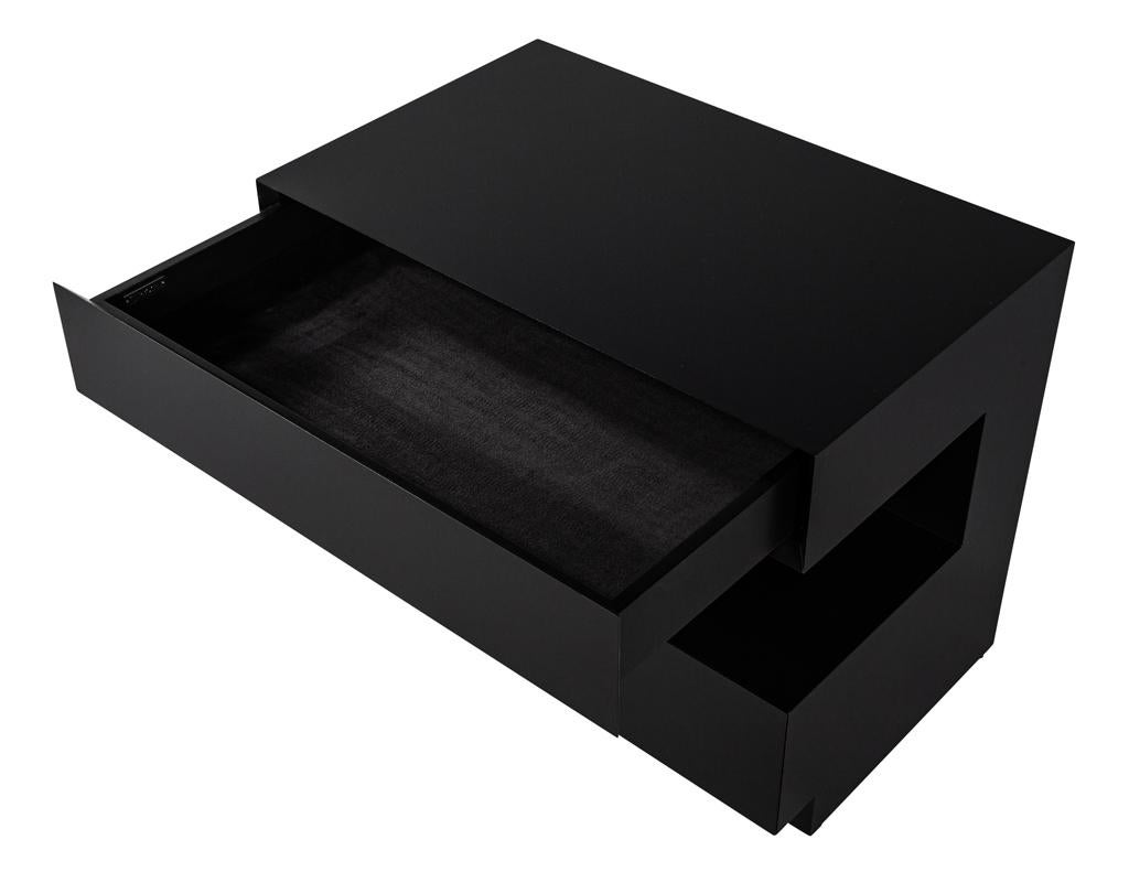 XXIe siècle et contemporain Paire de tables de chevet en noyer noir par Carrocel en vente