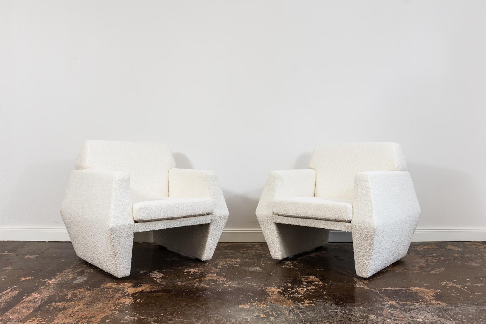 Customizable Pair Of Lounge Chairs from Lubuskie Fabryki Mebli, 1970s
Lounge chairs have been reupholstered in white soft fabric.
We offer fabric customization upon request.