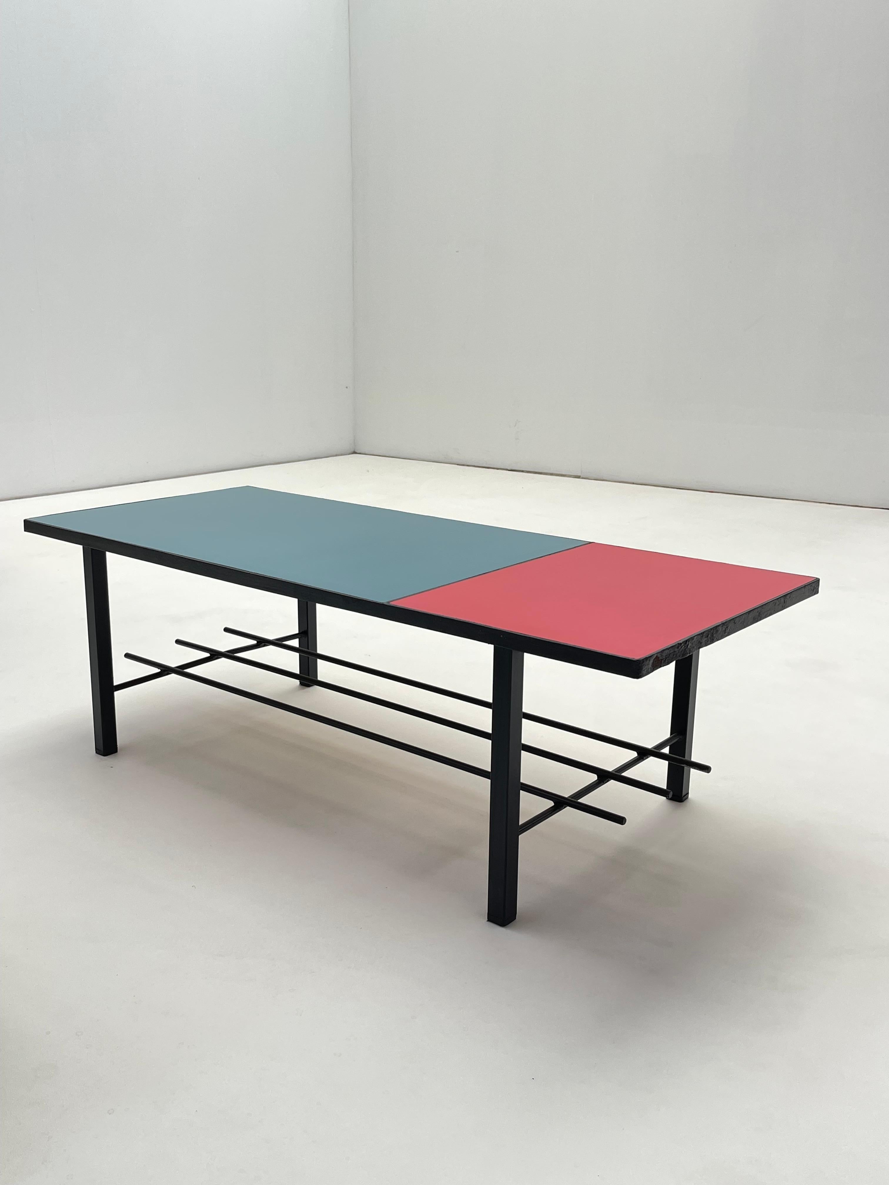 Pair of customized Formica coffee tables (2 sizes) In Good Condition For Sale In Brussels, BE