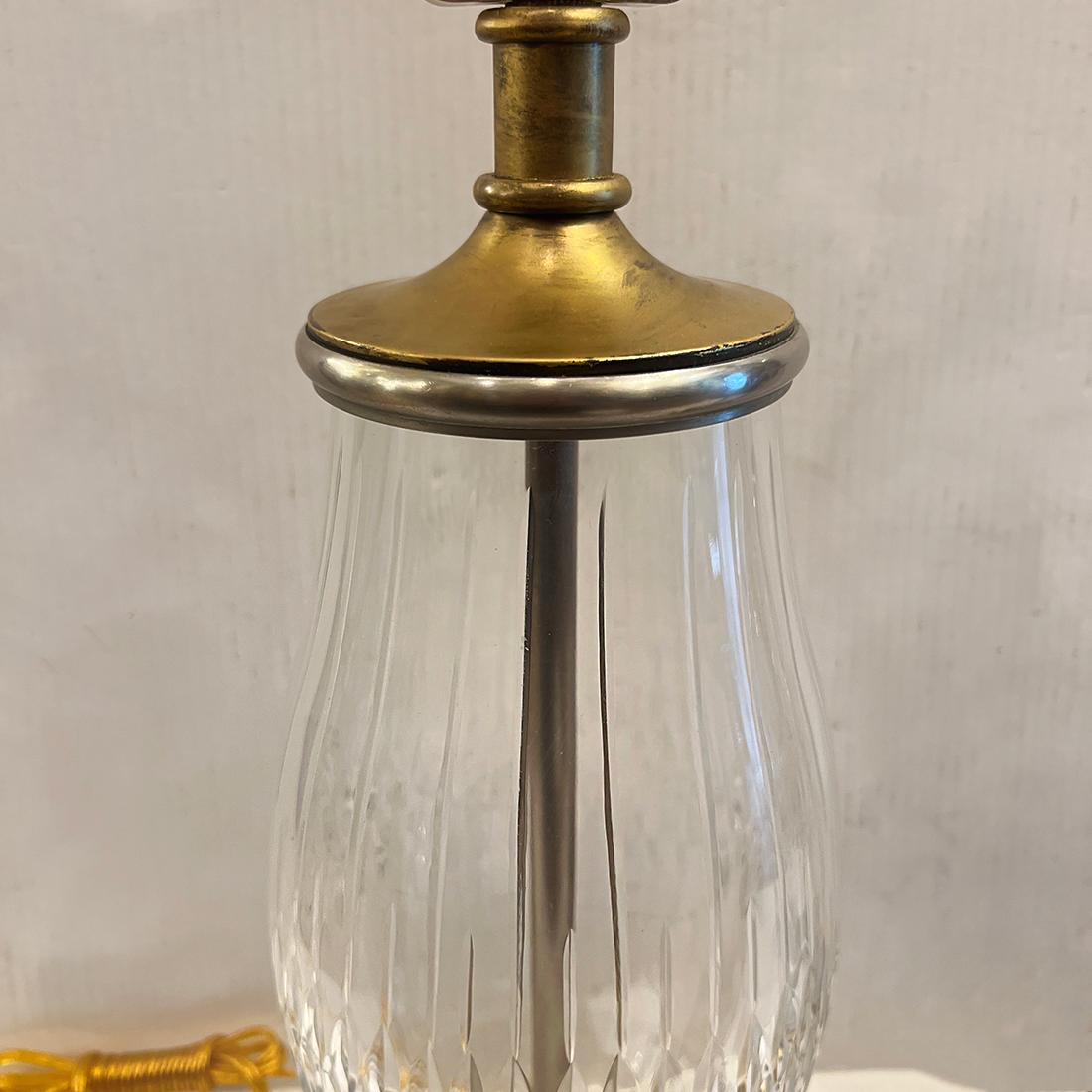 Paire de lampes en cristal taillé français des années 1960.

Mesures :
Hauteur du corps : 16.25