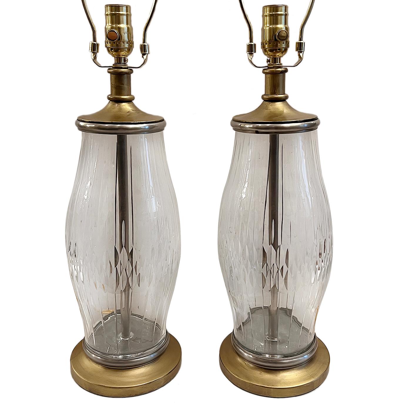 Milieu du XXe siècle Paire de lampes en cristal taillé en vente