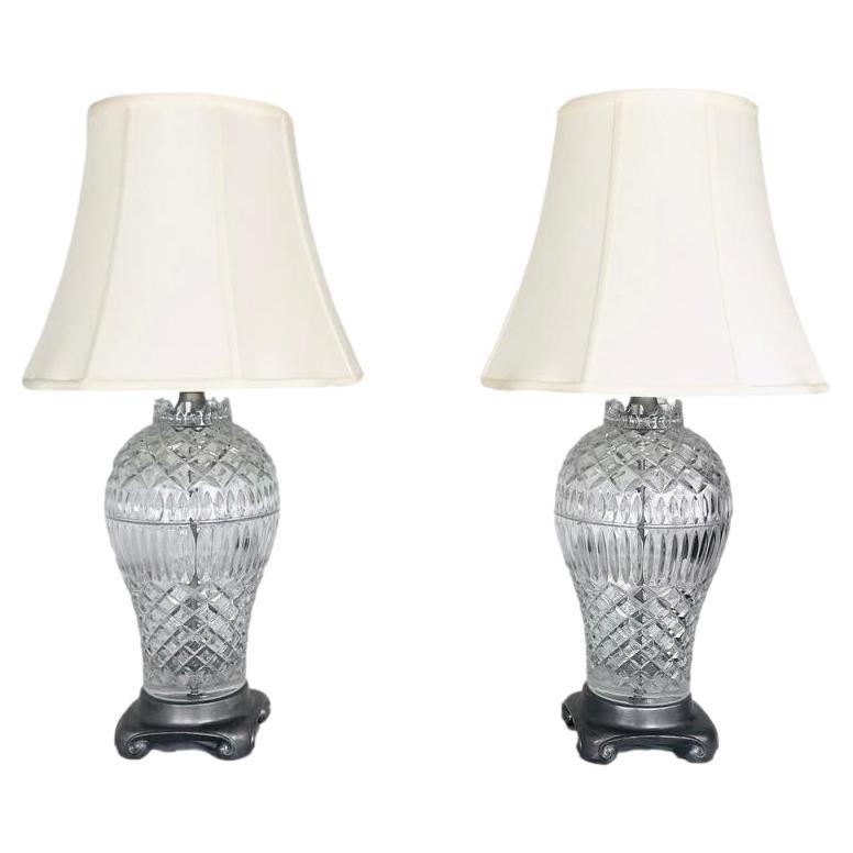 Paire de lampes de table en cristal taillé en vente