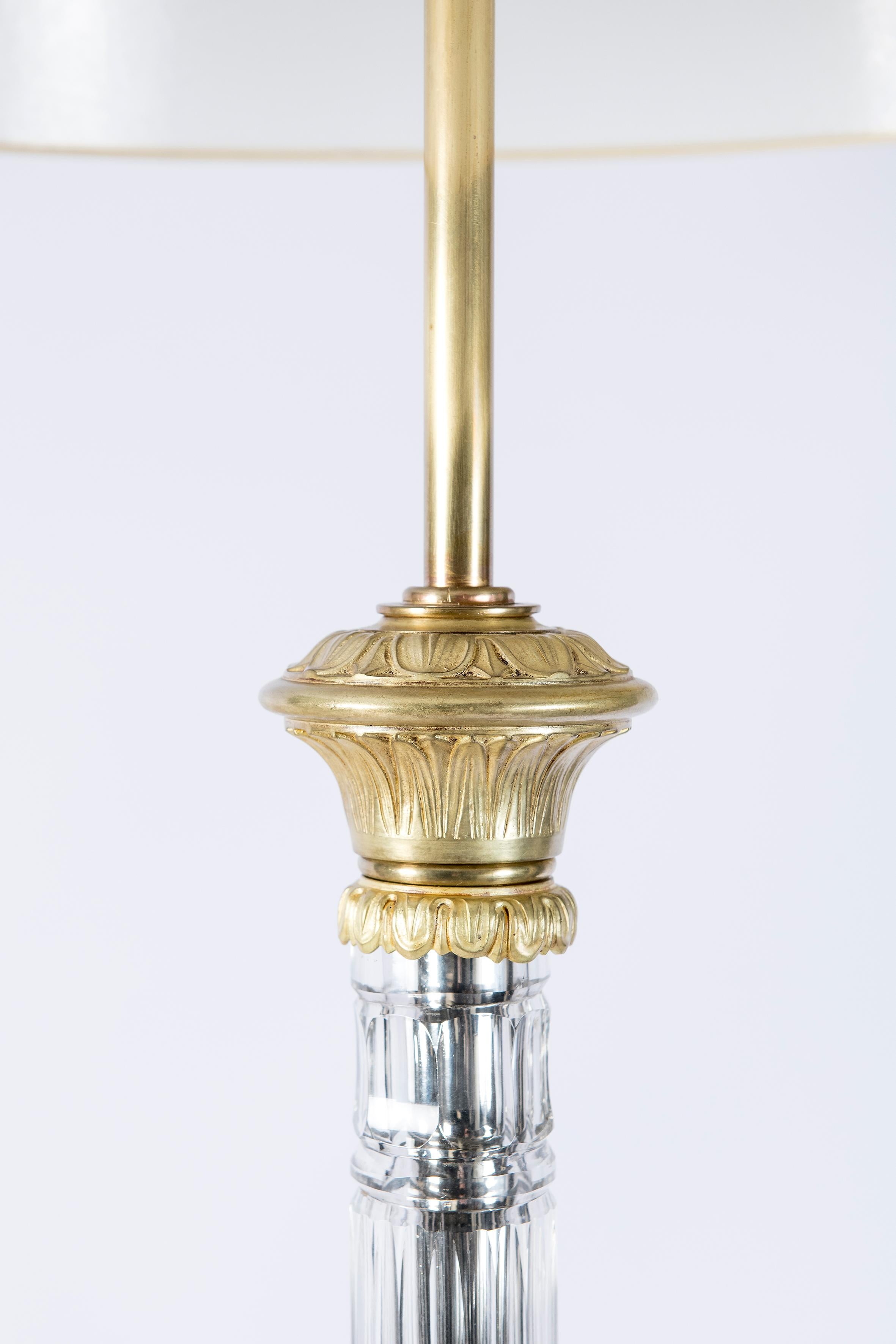 Stehlampen aus geschliffenem Glas und Bronze, F. & C. Osler-Stil, England, Paar (Neoklassisch) im Angebot