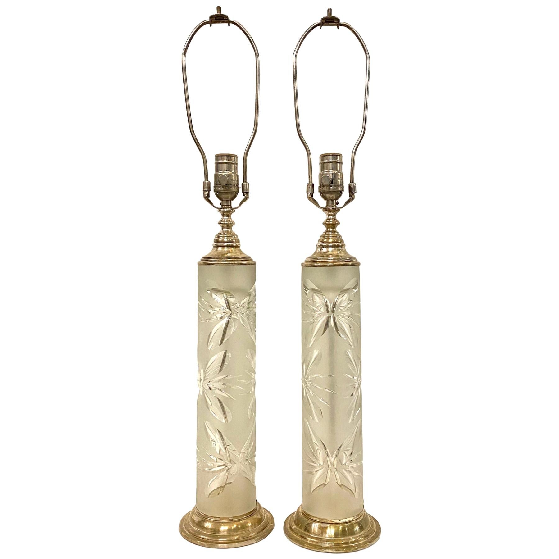 Paire de lampes de table à colonne en verre taillé en vente