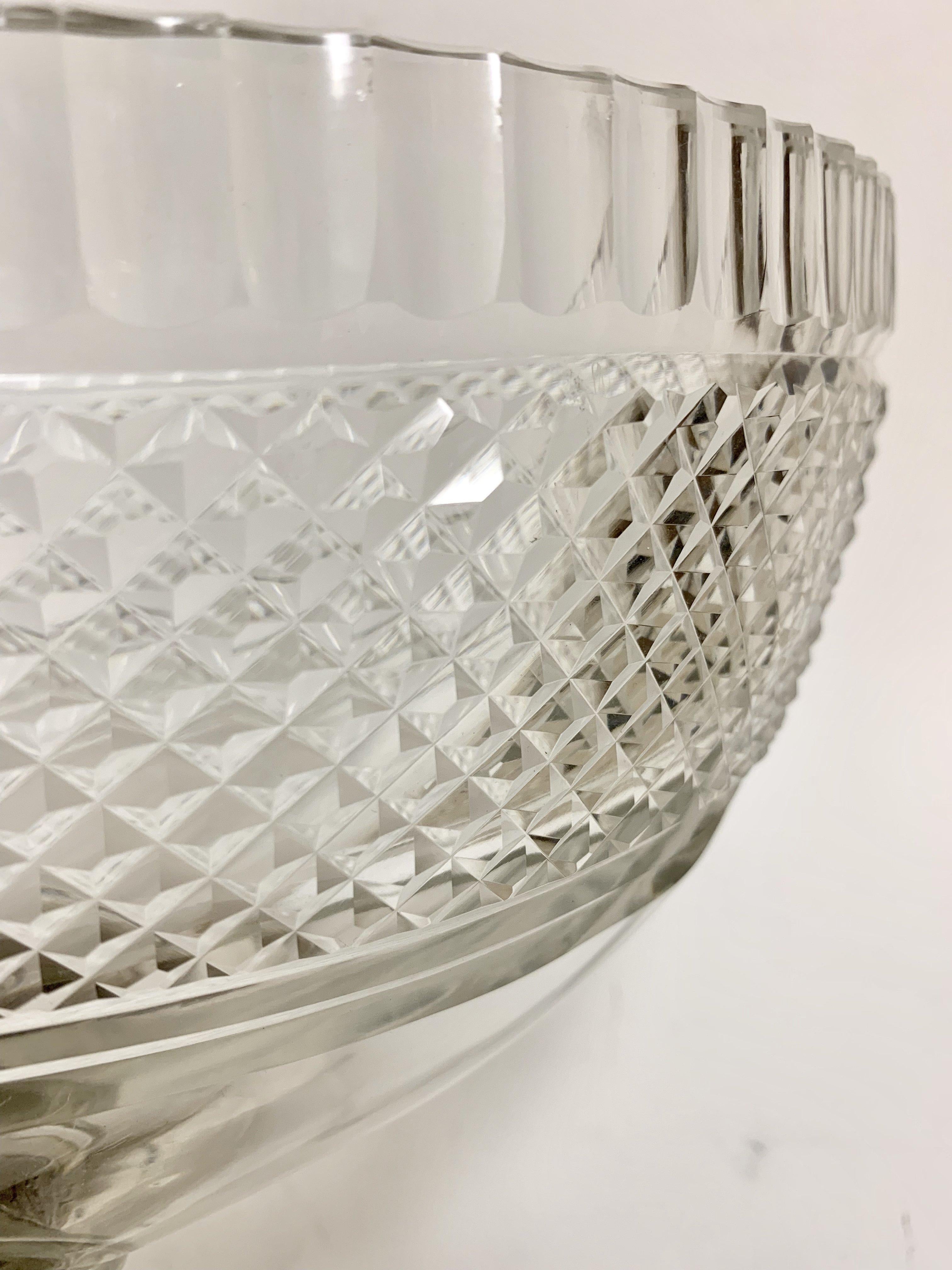 Paire de bols à compote en verre taillé sur piédestal en argent Bon état - En vente à New York, NY