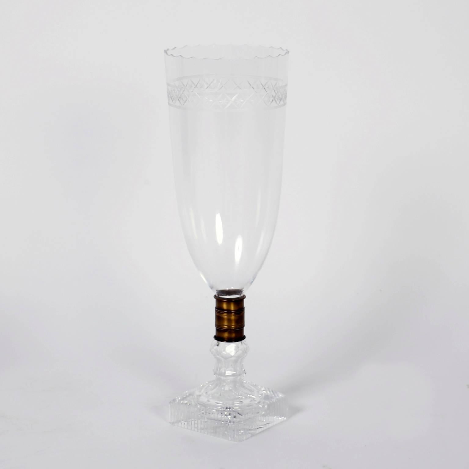 Hurrikane aus geschliffenem Glas, Paar (20. Jahrhundert) im Angebot