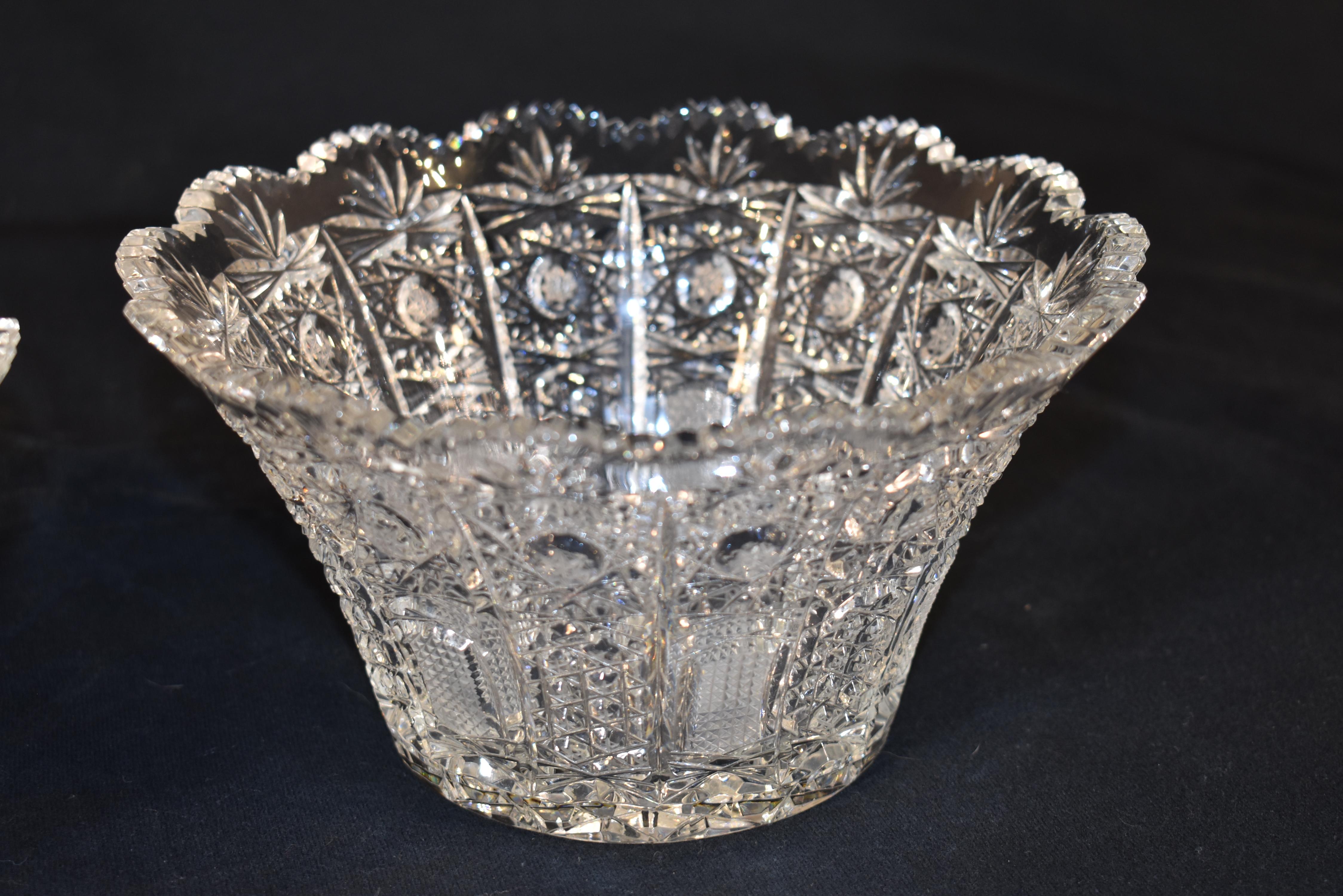 Paire de bols de service en verre taillé d'Angleterre en vente 5