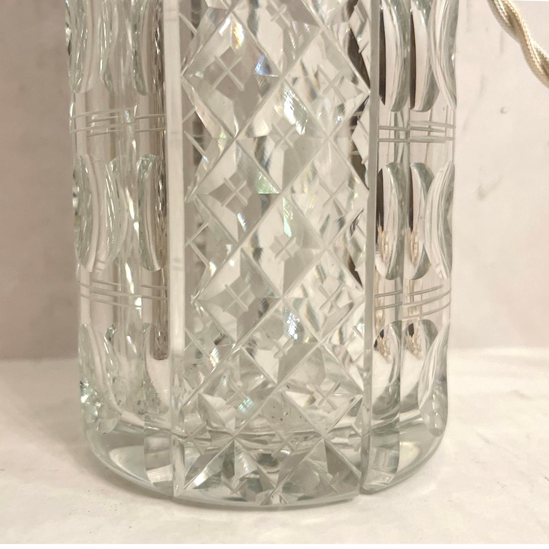 Pareja de lámparas de mesa de cristal tallado en venta 1