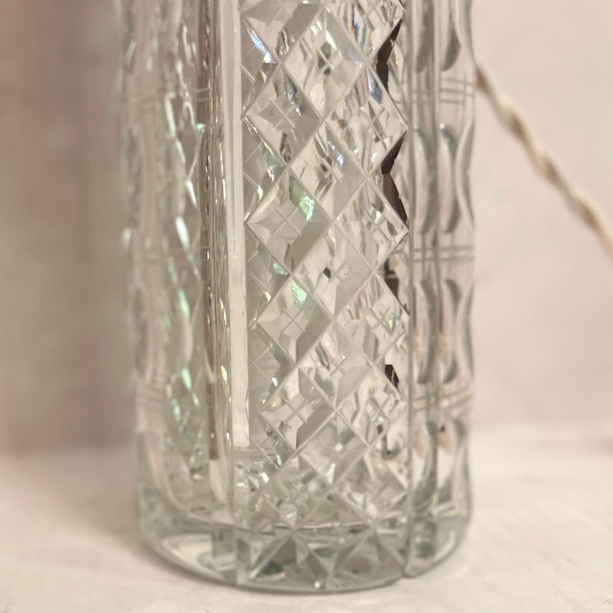Pareja de lámparas de mesa de cristal tallado en venta 2