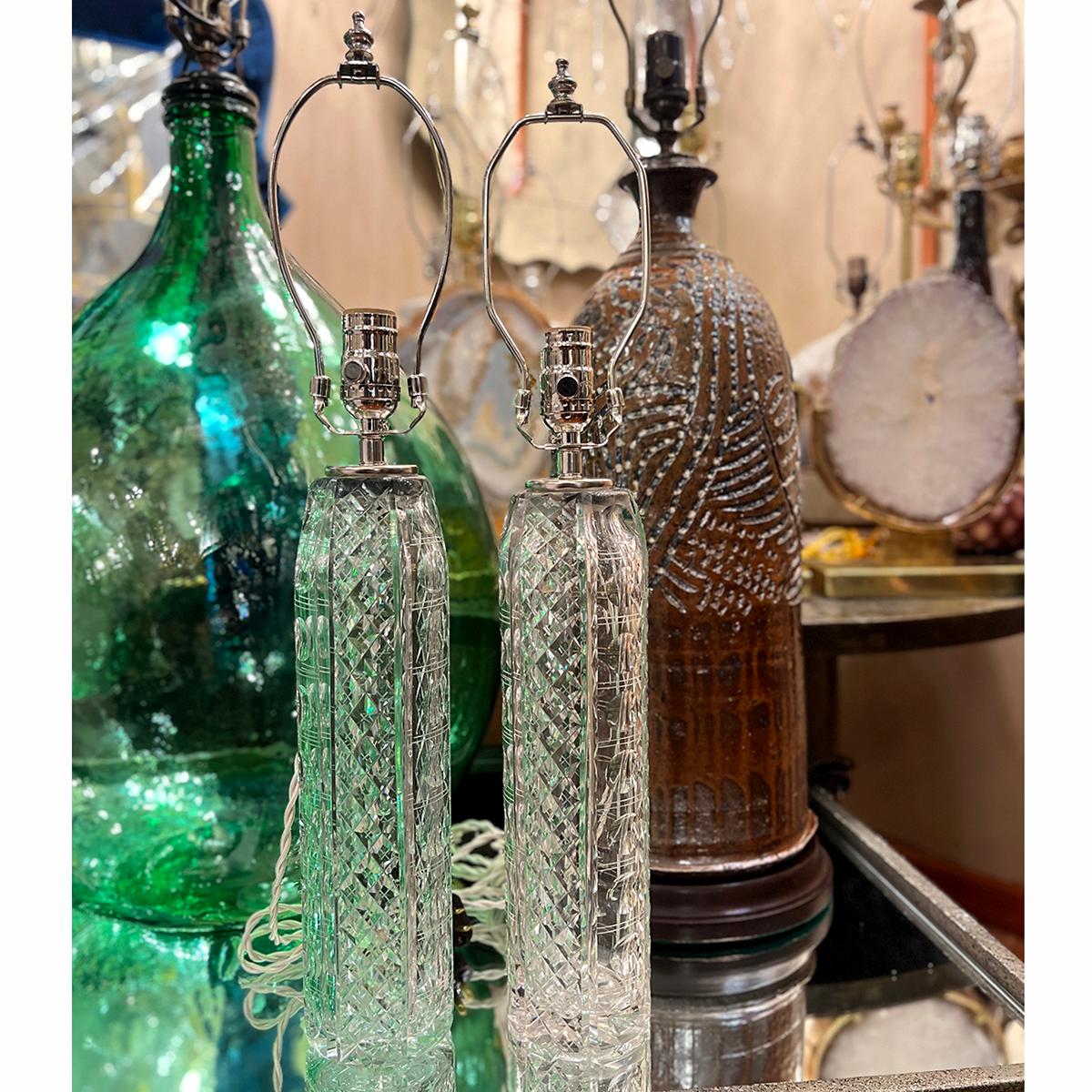 Pareja de lámparas de mesa de cristal tallado en venta 3
