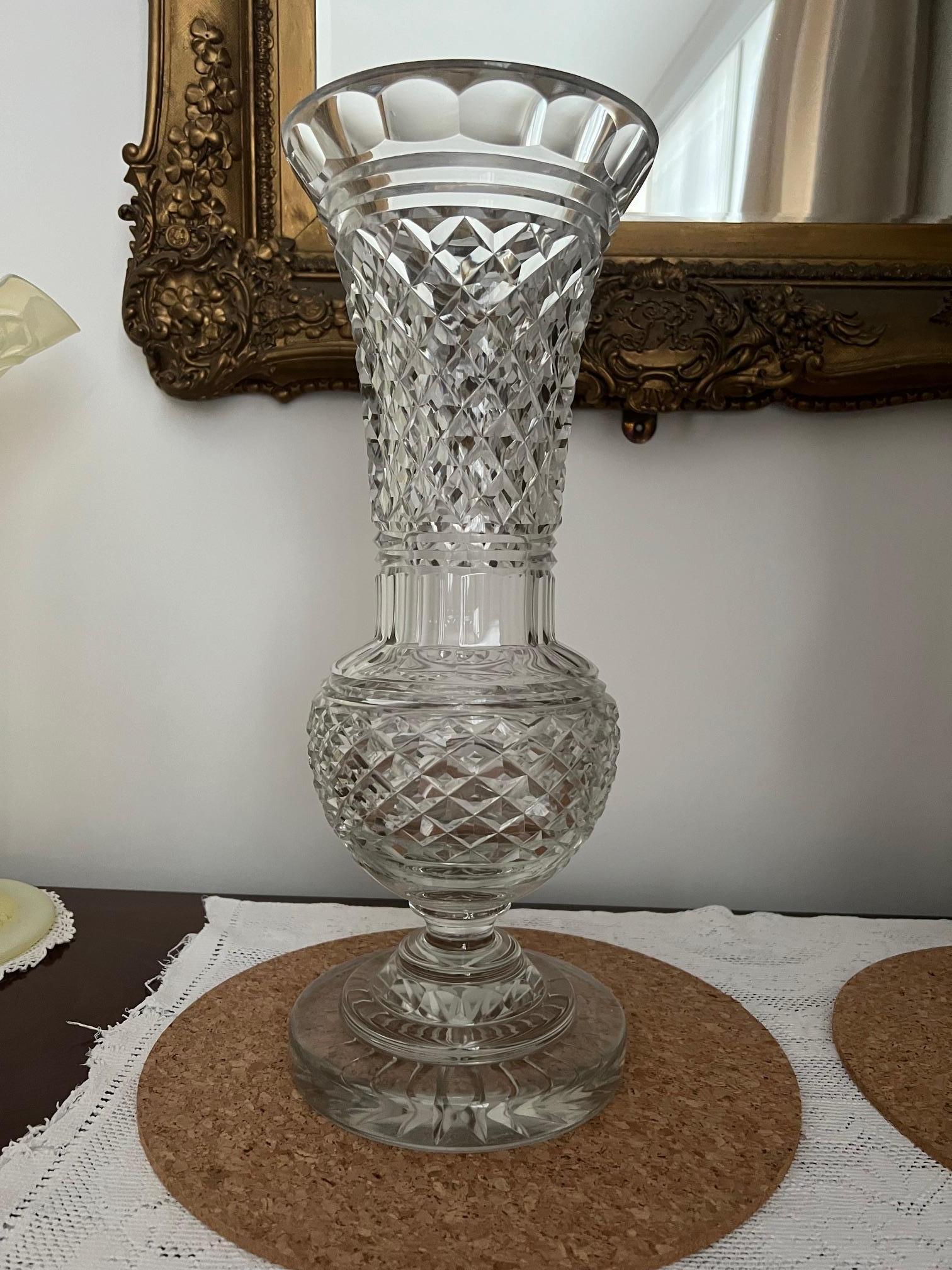 Very nice pair of hand blown and wheel cut vases.

Very noticable transparency, clear white glass - no yellowing.

Very good condition. No chips or cracks. Bases show signs of use consistent with age (light markings).



