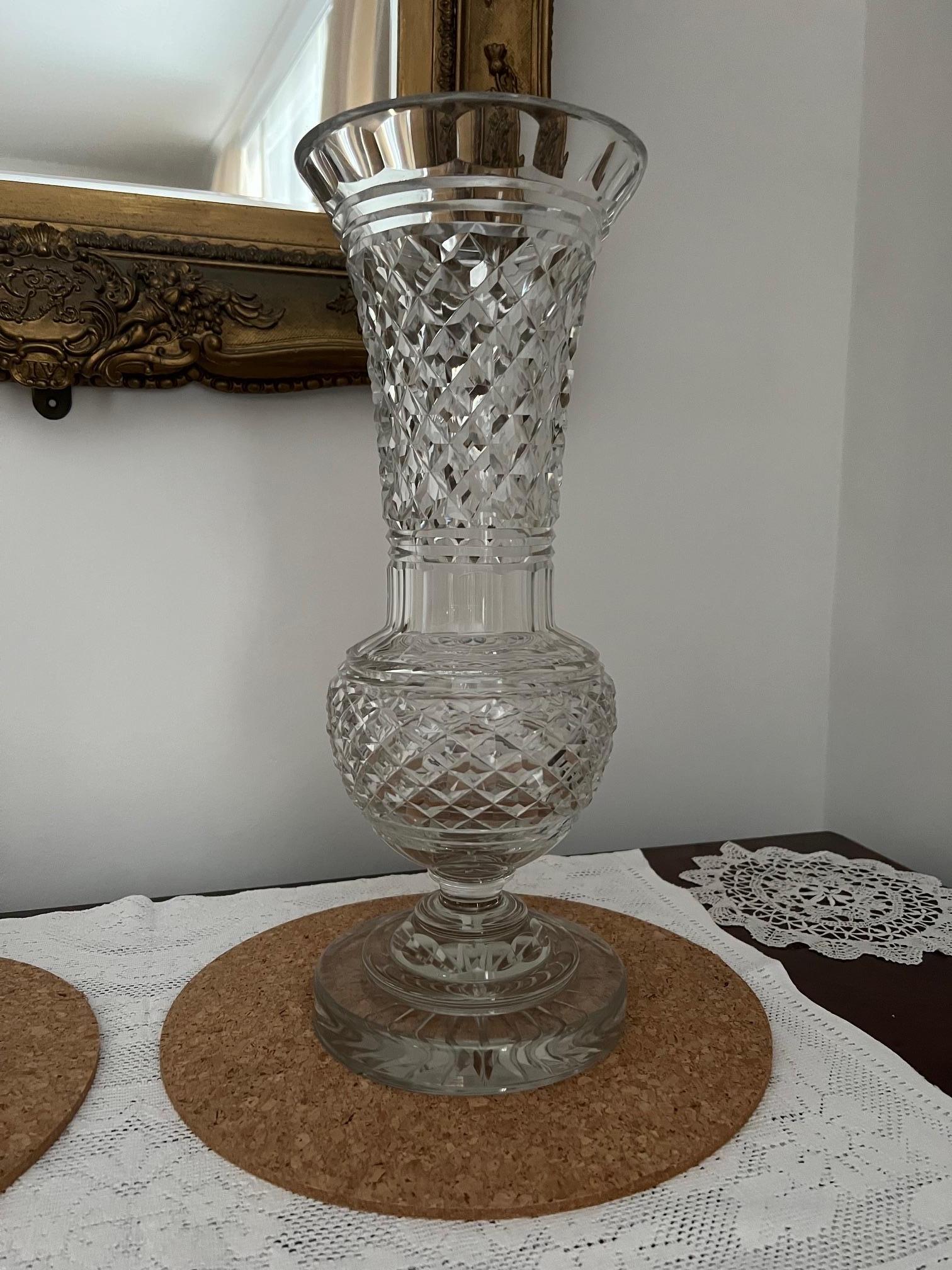 Pareja De Jarrones De Cristal Tallado en Bueno estado para la venta en London, GB