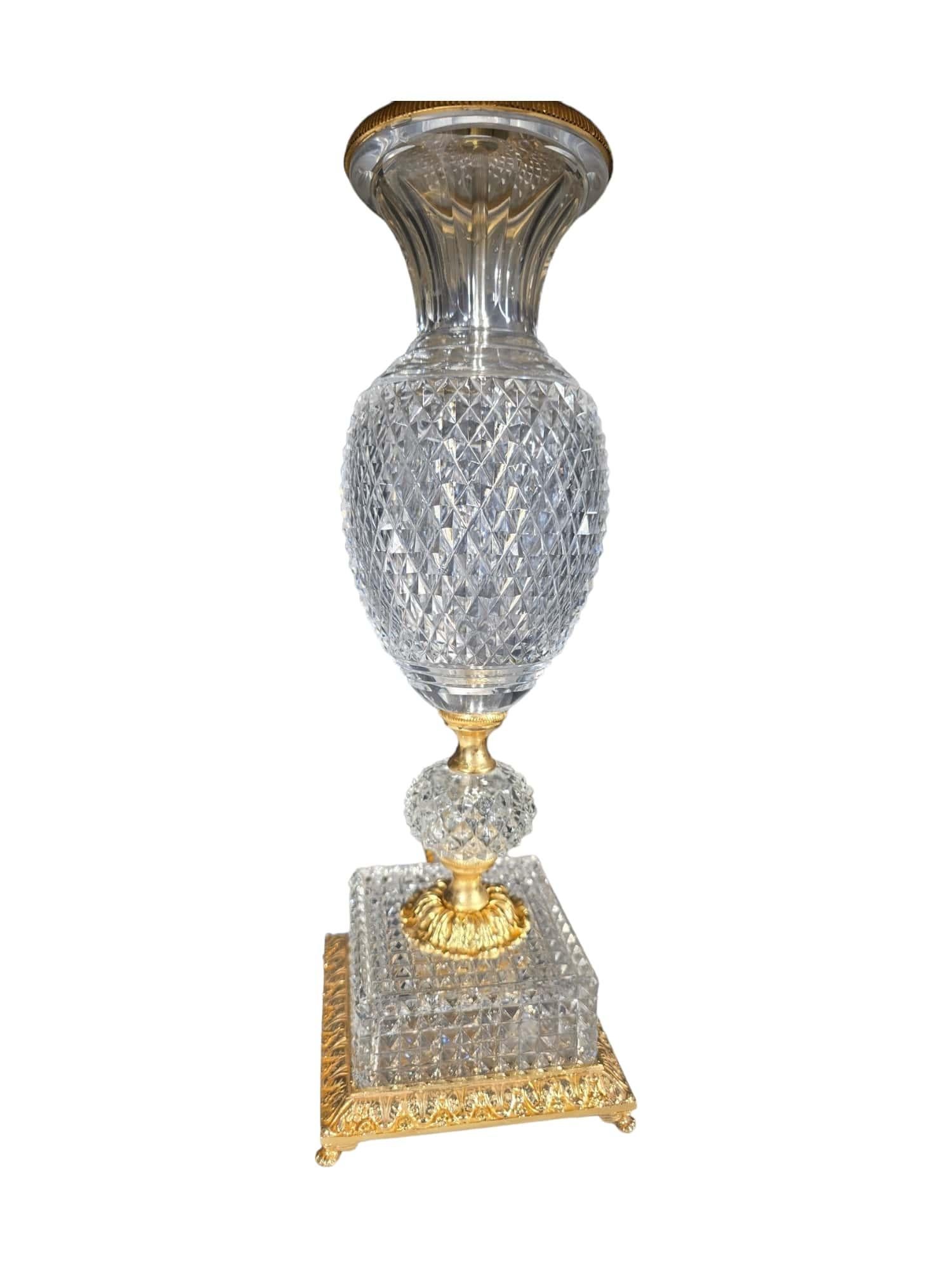 Paire de lampes en verre taillé des années 1920 en vente 5