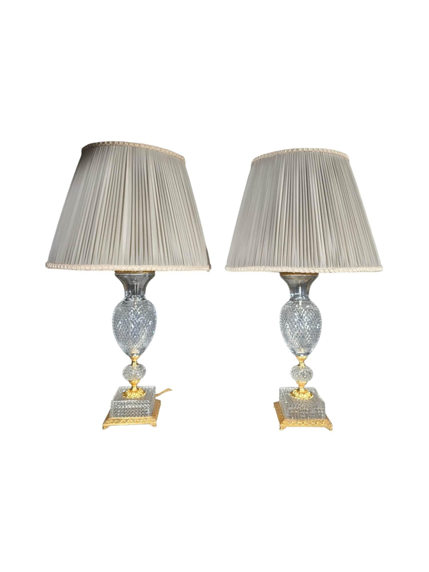 Paire de lampes en verre taillé des années 1920 en vente 7