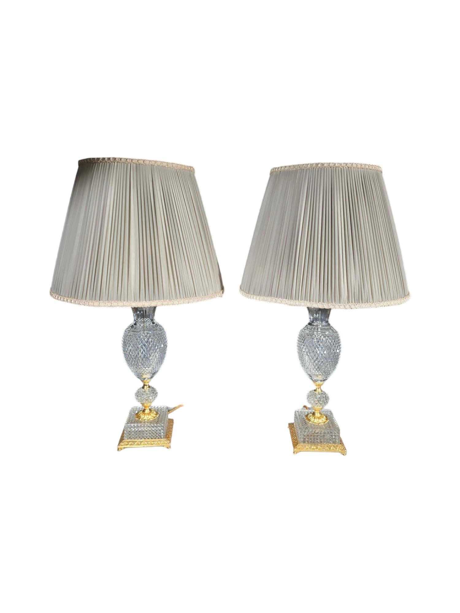 Paire de lampes en verre taillé des années 1920 en vente 8