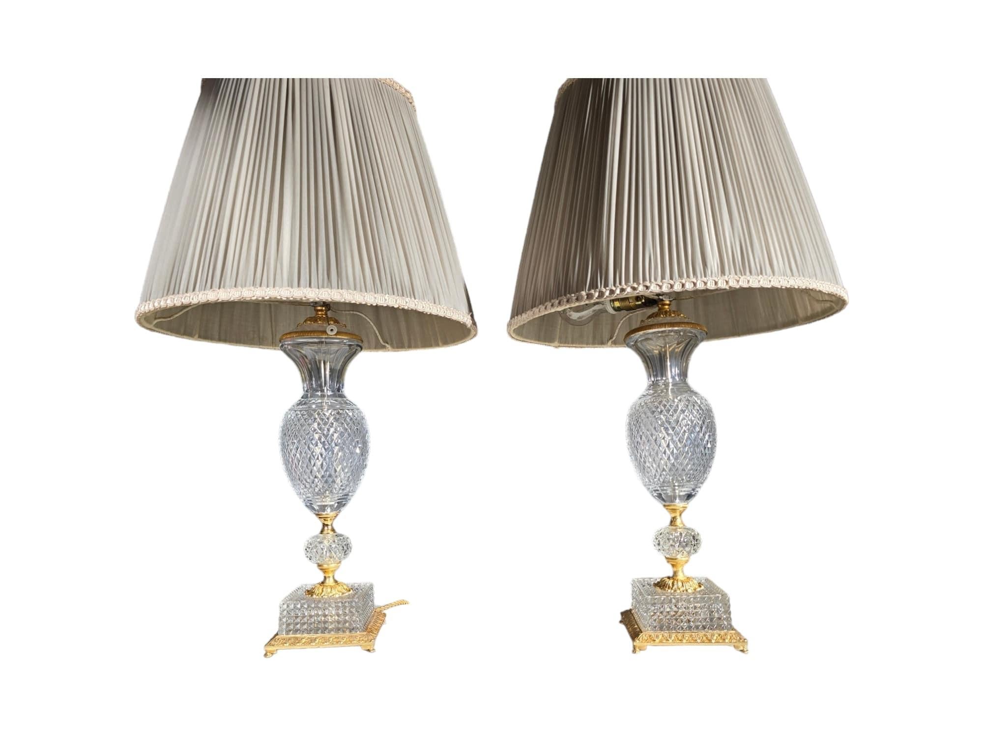 Paire de lampes en verre taillé des années 1920 Bon état - En vente à Madrid, ES