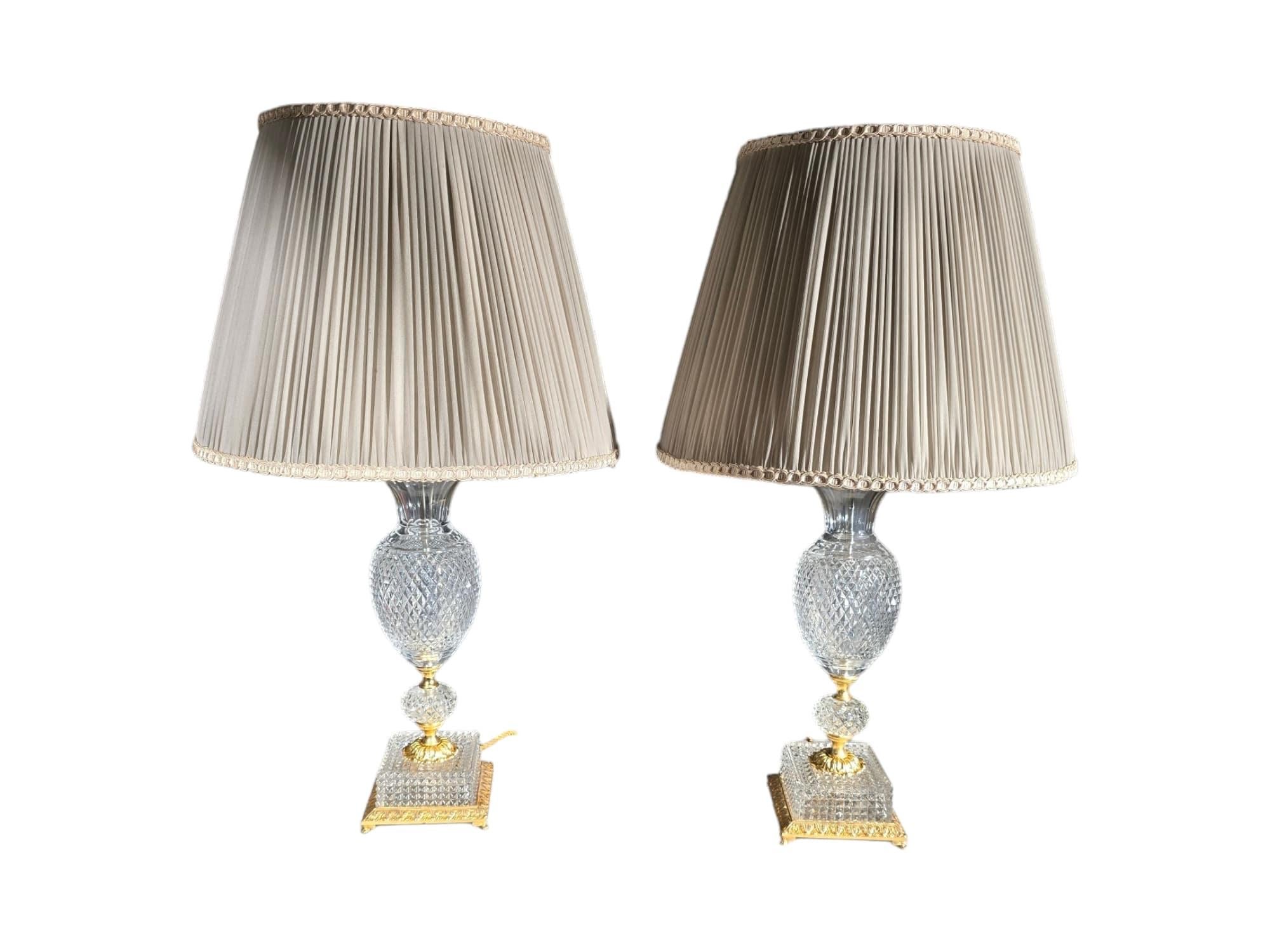Début du 20ème siècle Paire de lampes en verre taillé des années 1920 en vente