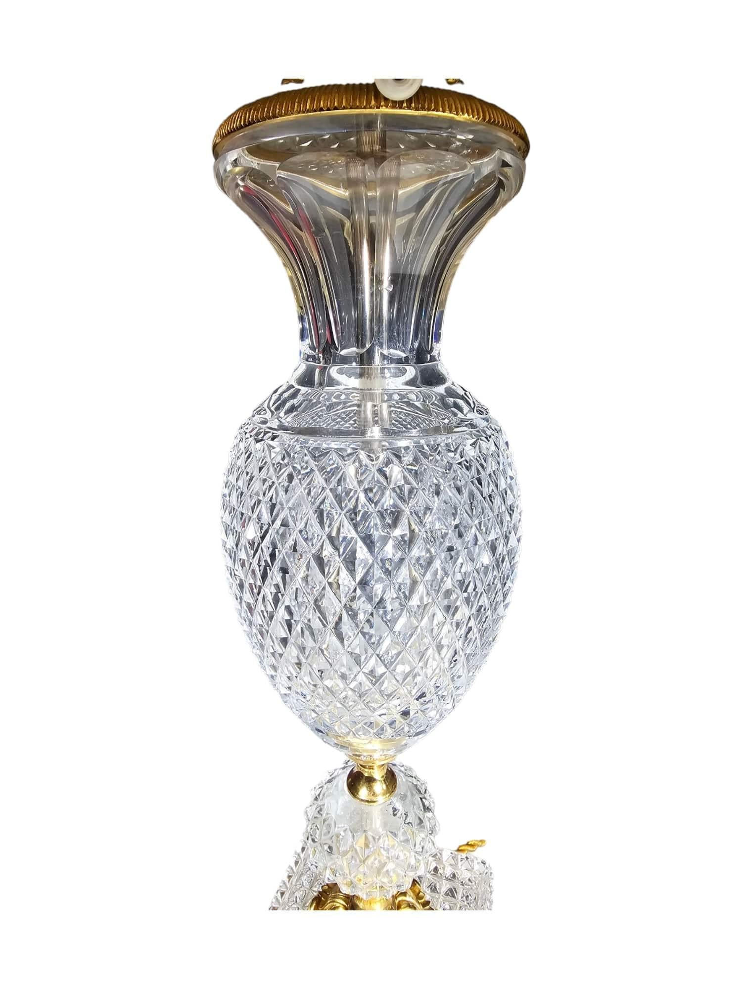 Verre taillé Paire de lampes en verre taillé des années 1920 en vente