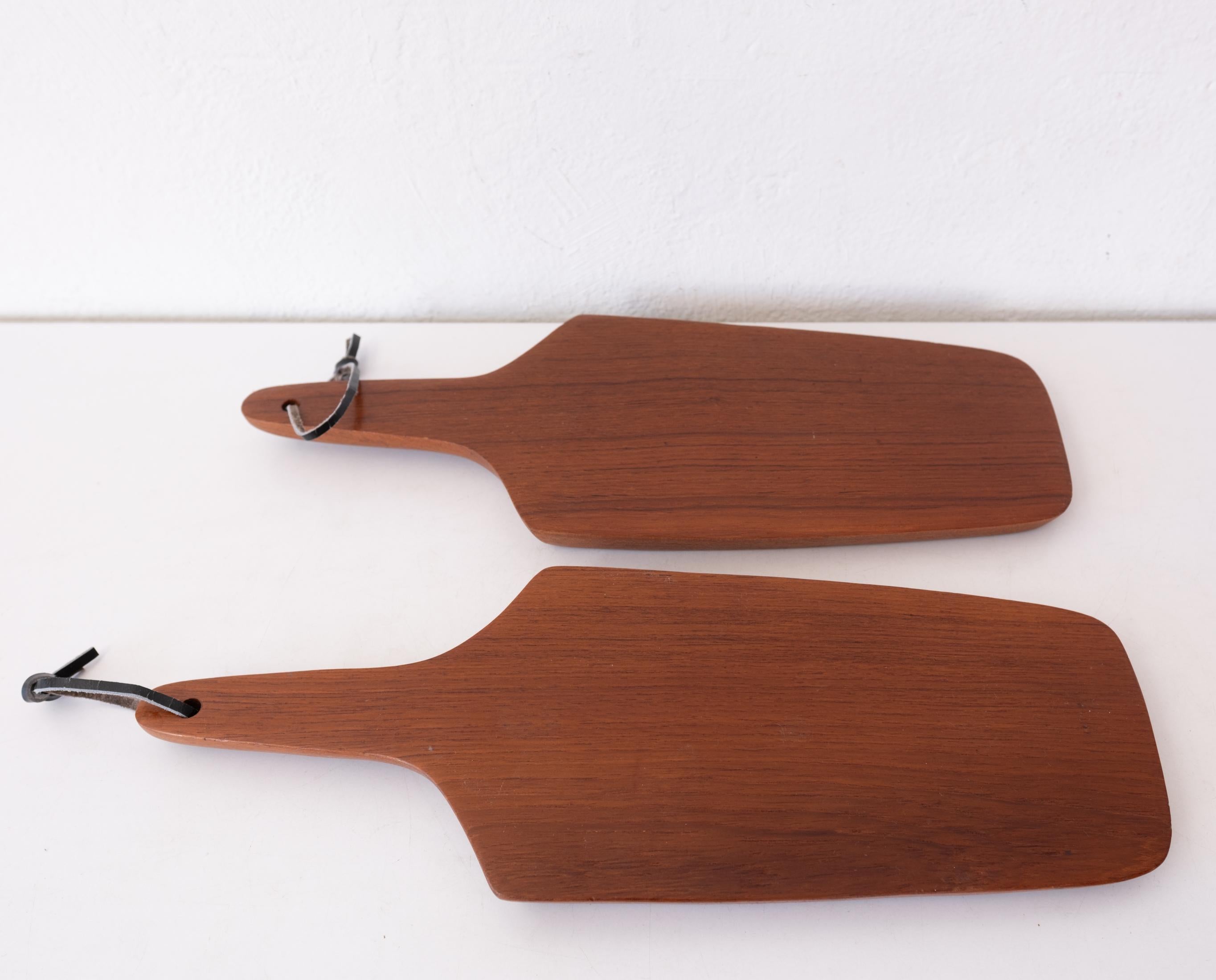 Pair of Cutting or Charcuterie Boards in Teak In Good Condition For Sale In San Diego, CA