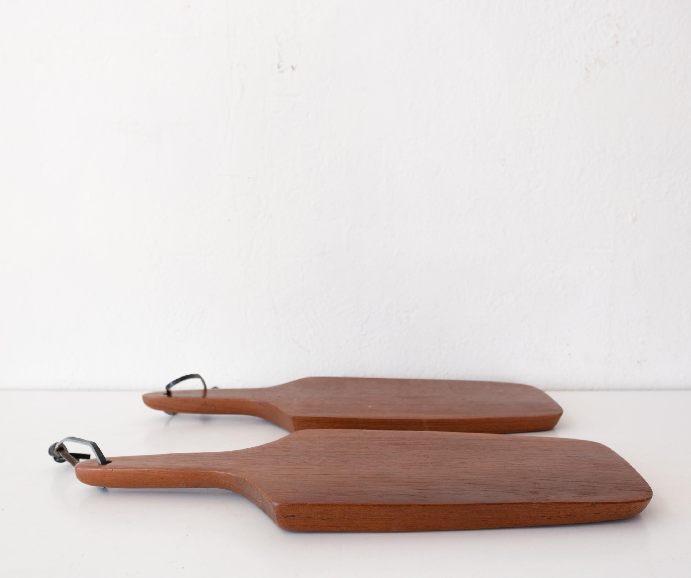 Pareja de Tablas de Cortar o de Embutidos en Teca mediados del siglo XX en venta