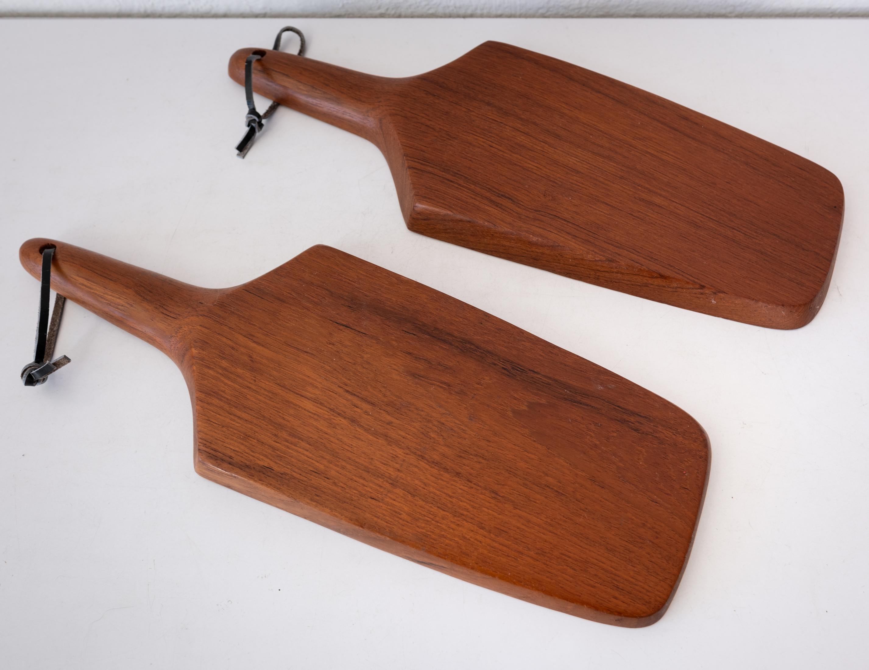 Pair of Cutting or Charcuterie Boards in Teak For Sale 1