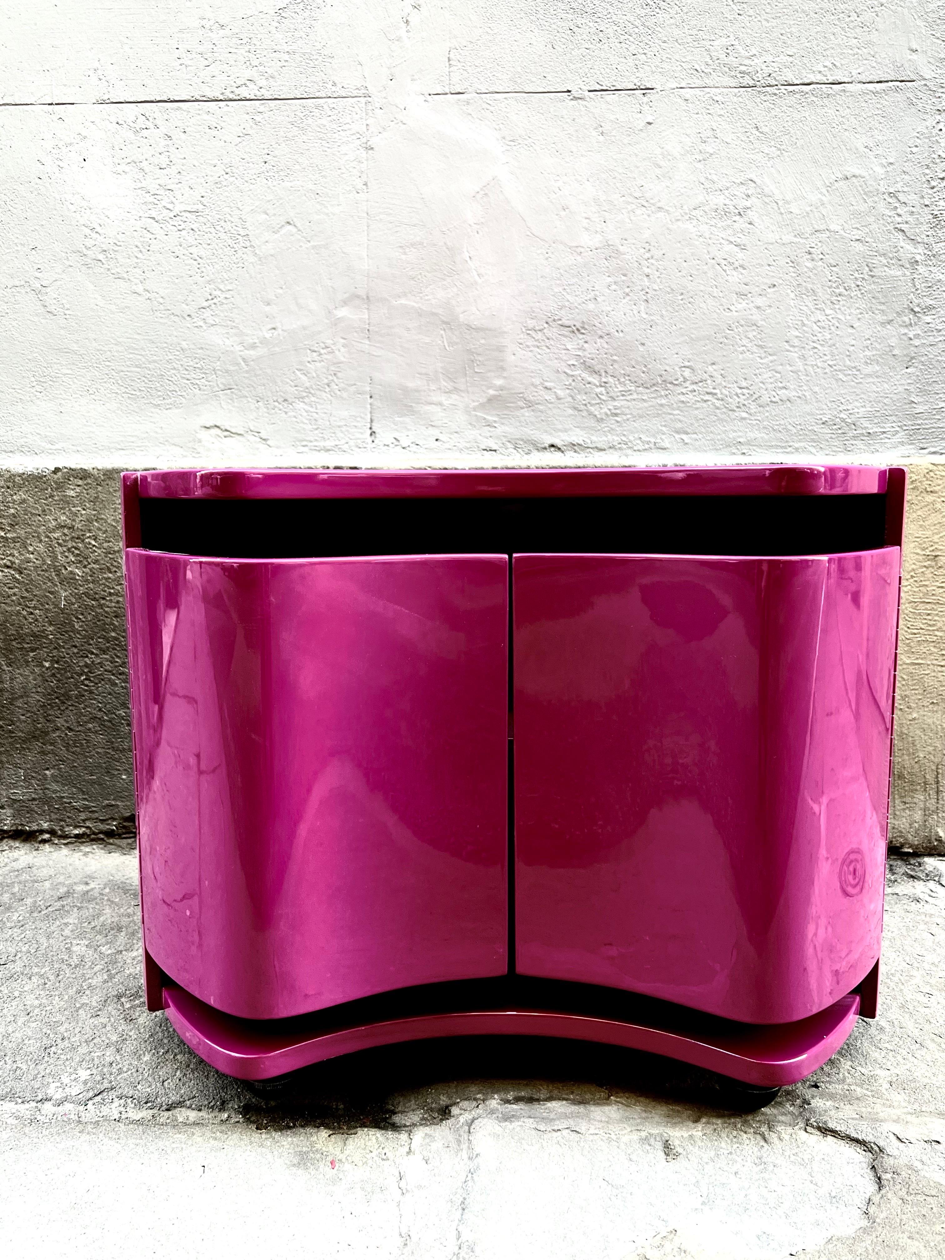 Pair of Cyclamen Colour Lacquered Resin Night Stands by Benatti Italy, 1966 For Sale 7