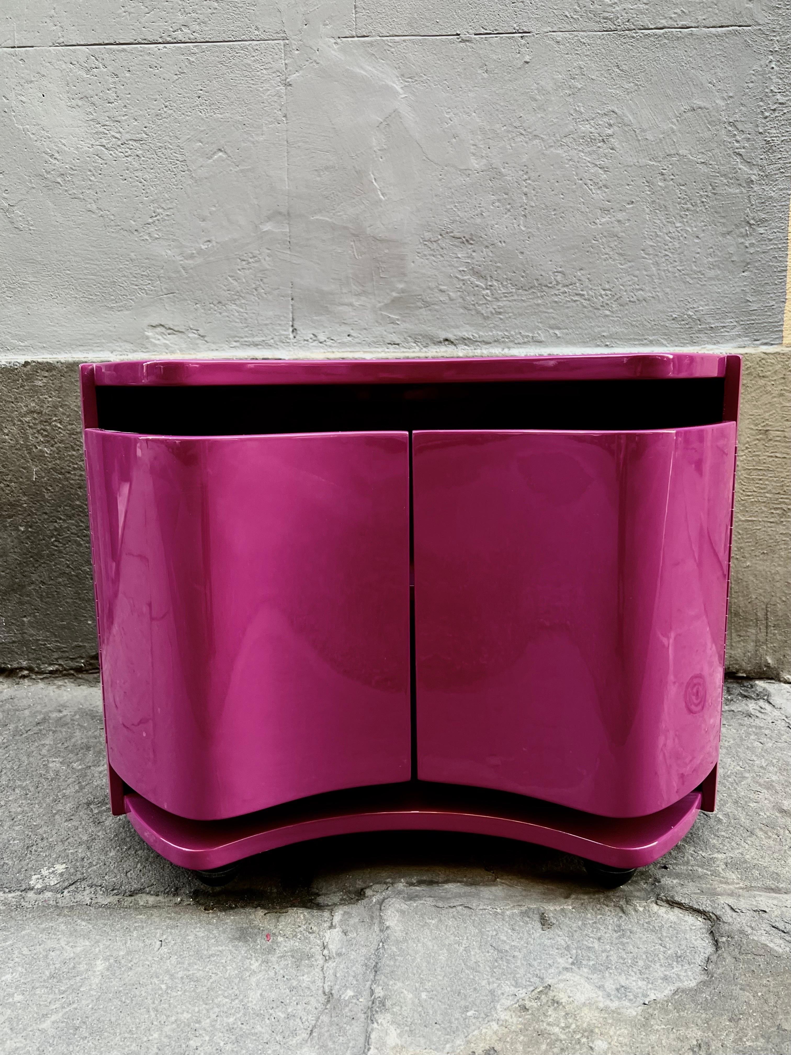 Pair of Cyclamen Colour Lacquered Resin Night Stands by Benatti Italy, 1966 For Sale 8