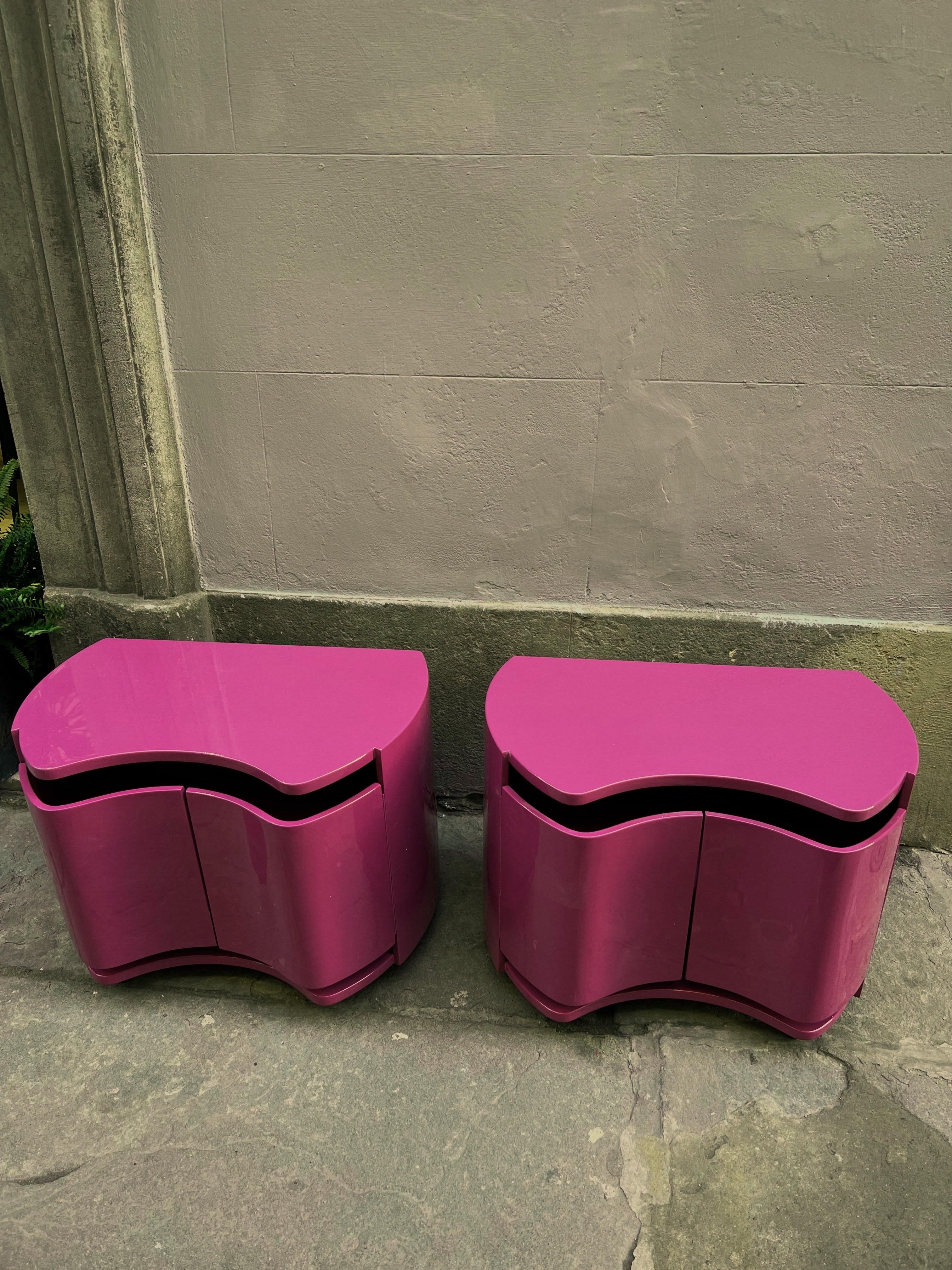 Mid-Century Modern Pair of Cyclamen Colour Lacquered Resin Night Stands by Benatti Italy, 1966 For Sale