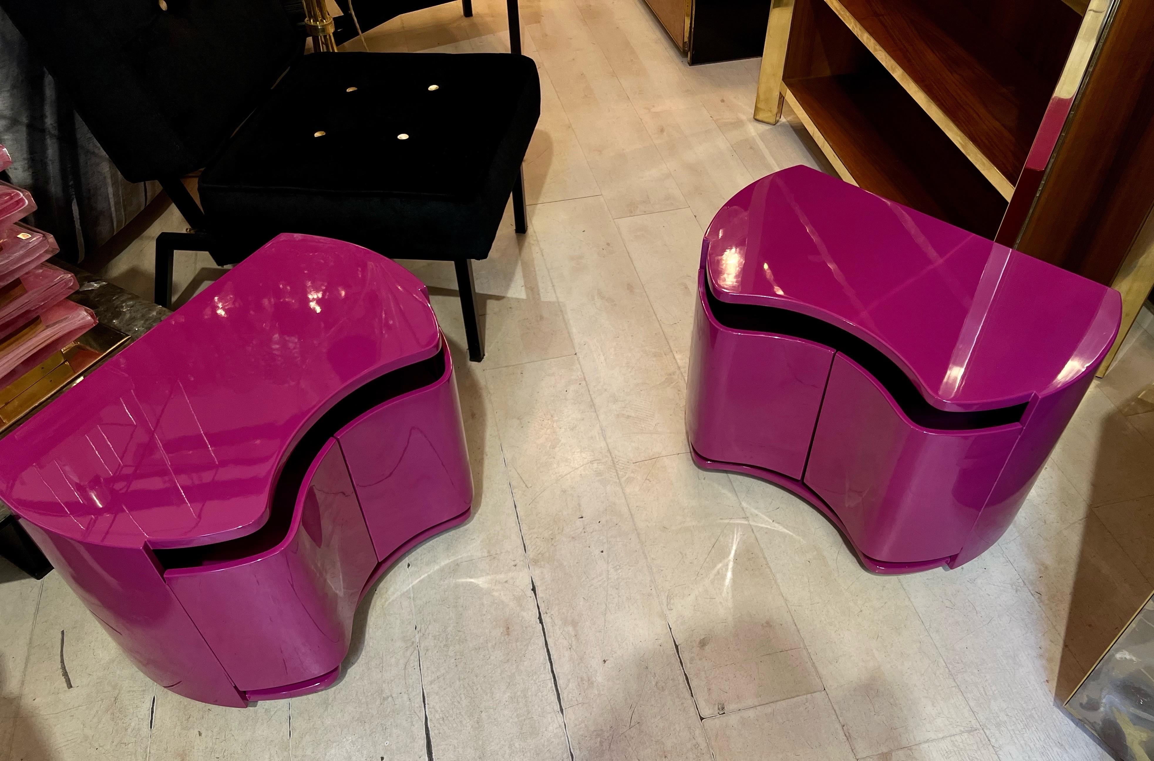 Pair of Cyclamen Colour Lacquered Resin Night Stands by Benatti Italy, 1966 In Excellent Condition For Sale In Florence, IT