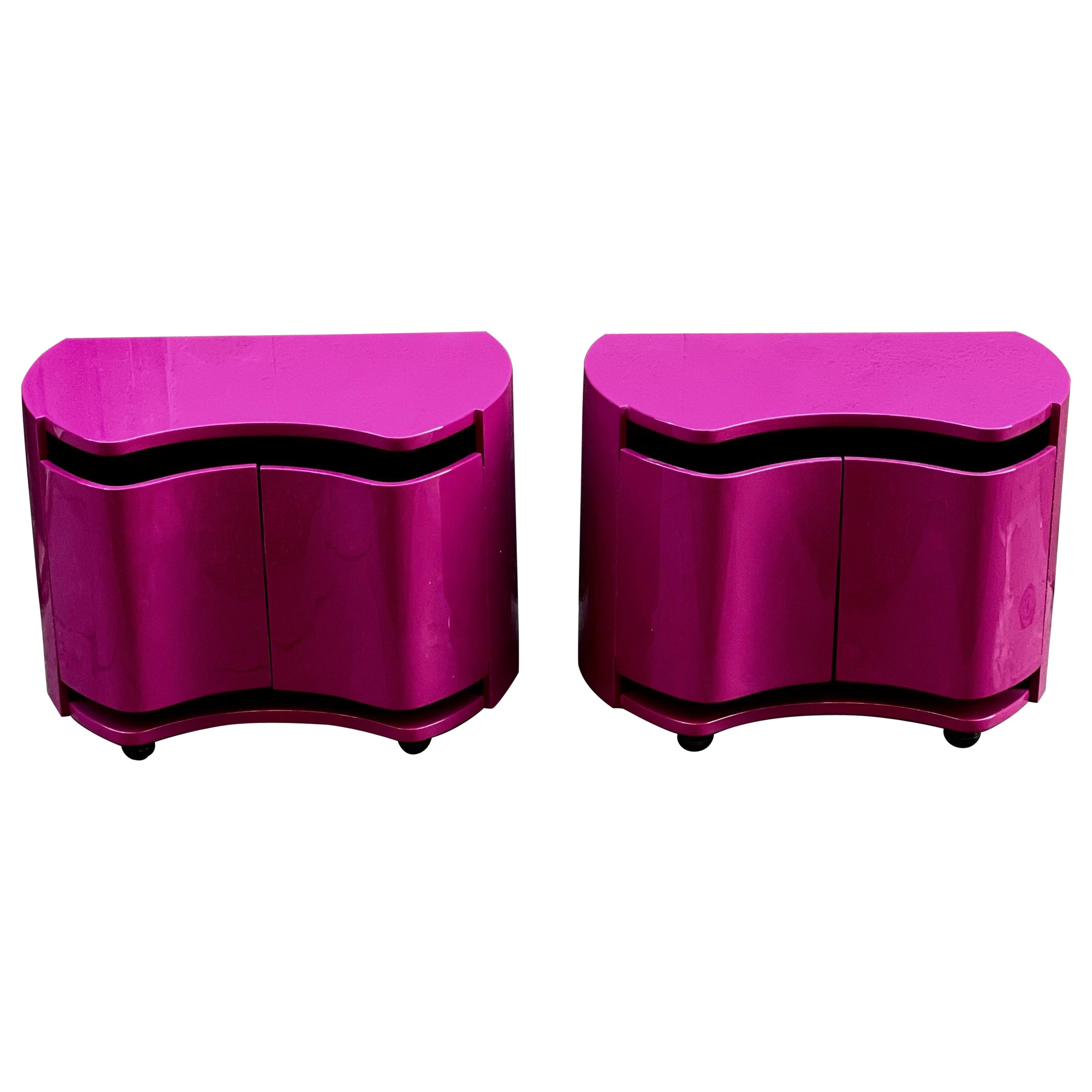 Paire de tables de nuit en résine laquée de couleur cyclamen par Benatti, Italie, 1966 en vente