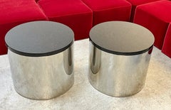 Moderne Zylindertische mit schwarzen Steinplatten, Paar