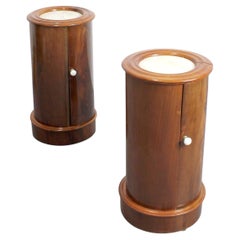 Paire de tables de chevet cylindriques en acajou avec dessus en marbre