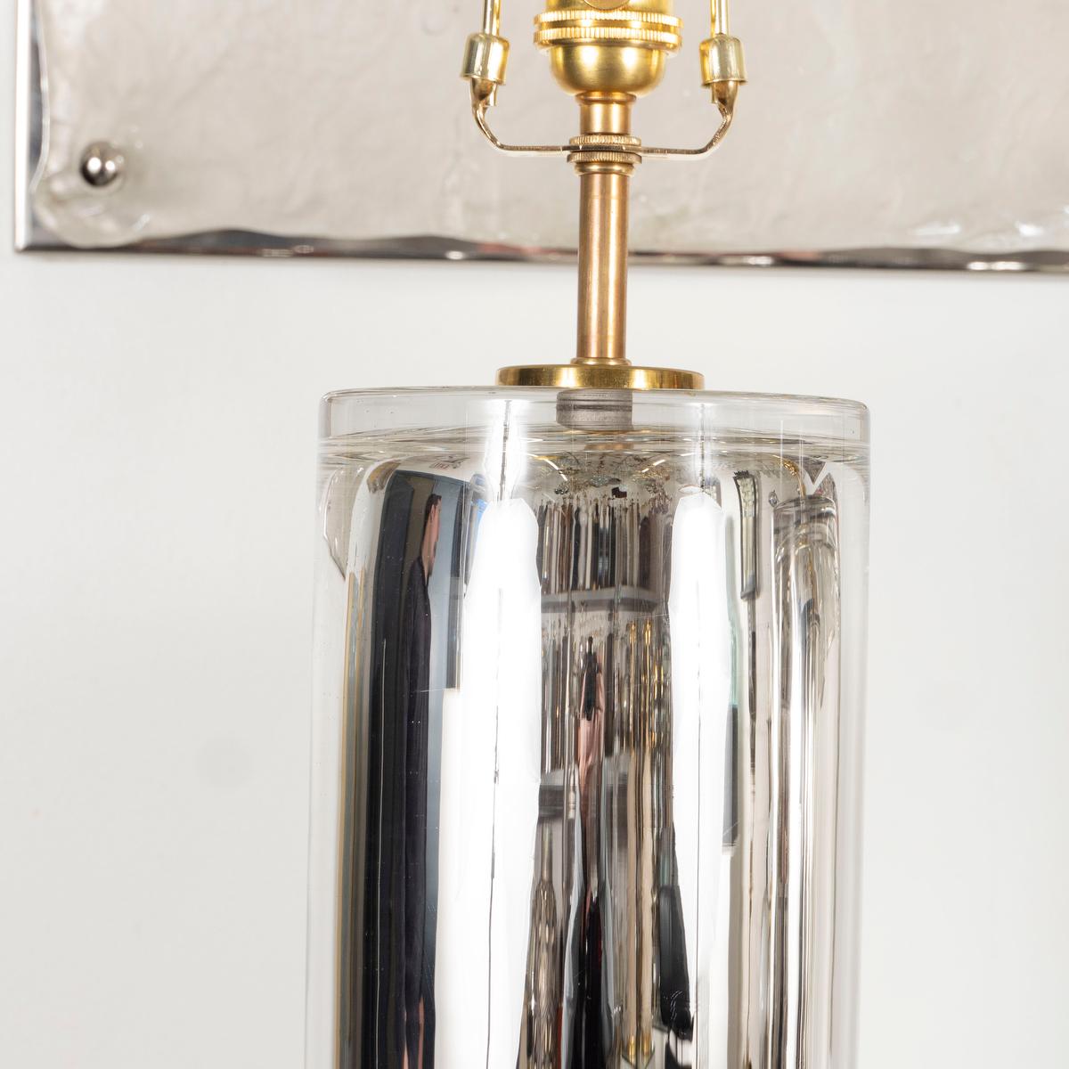 Milieu du XXe siècle Paire de lampes de bureau cylindriques en verre mercuré en vente