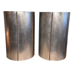 Paire de piédestaux cylindriques en acier et bronze, 1970
