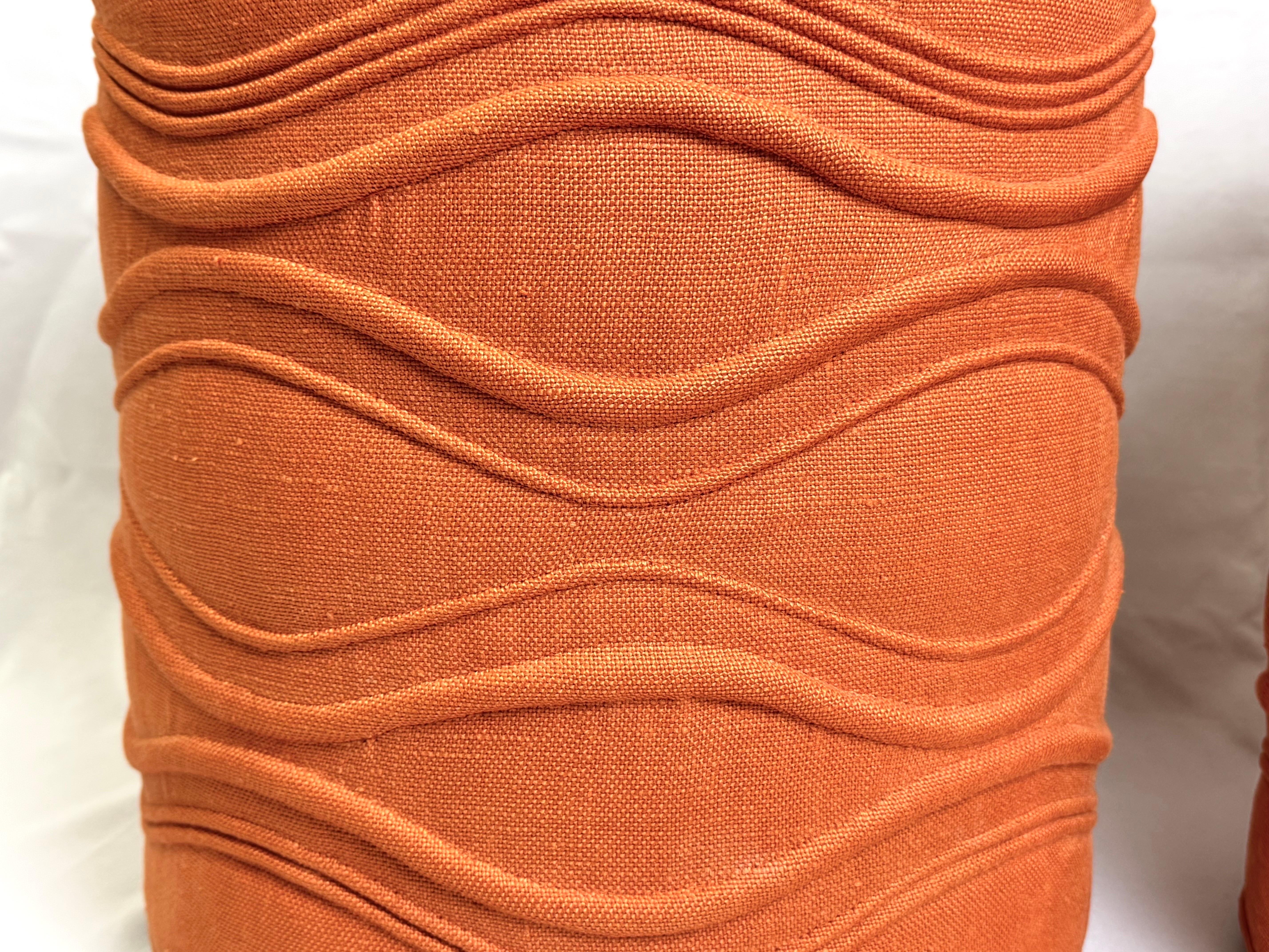 Paire d'ottomans cylindriques pivotants orange en vente 8