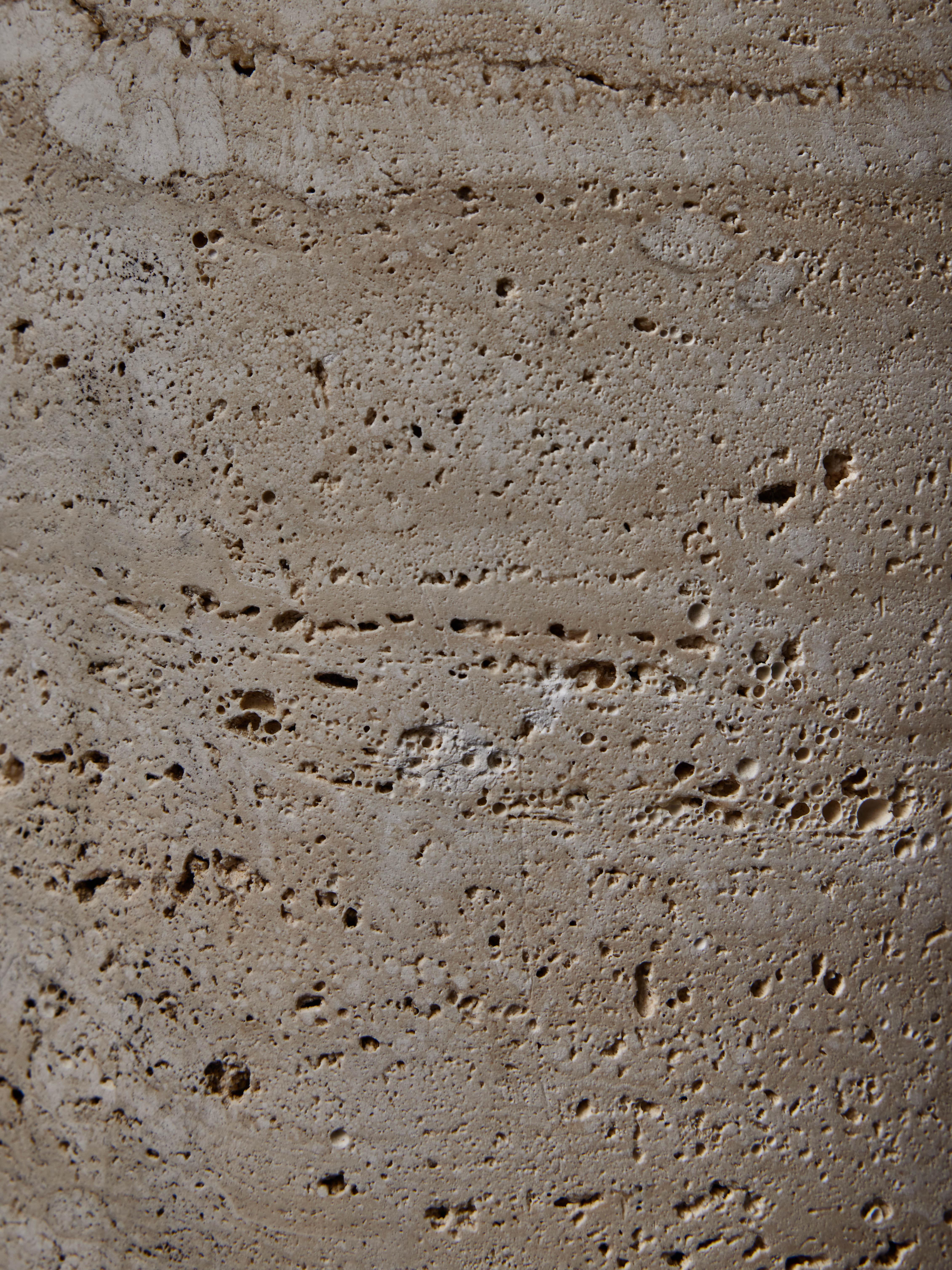 Pair of Cylindrical Travertine Table Lamps In Good Condition In Saint-Ouen, IDF