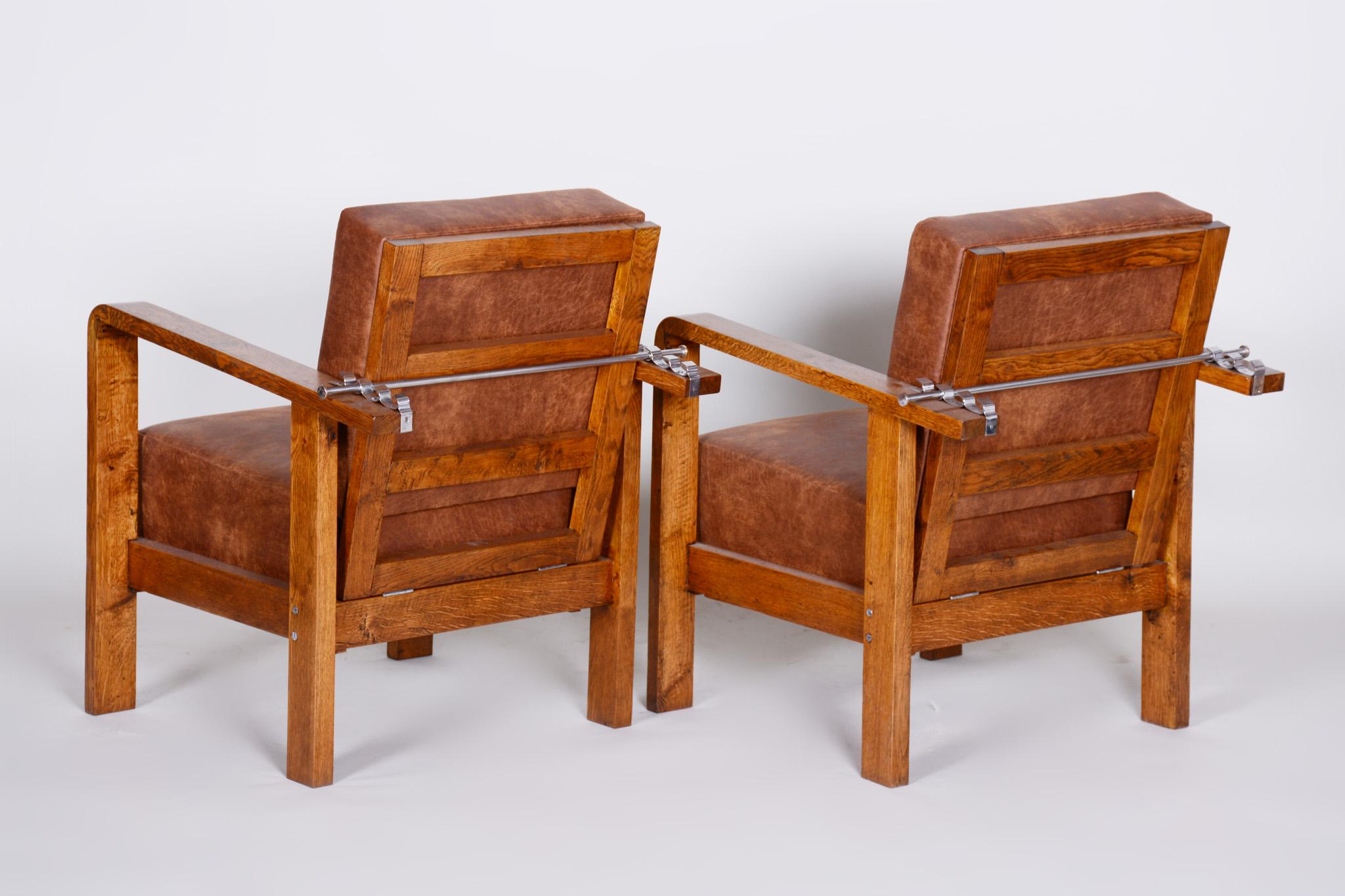 Mid-20th Century Pair of Czech Adjustable Functionalist Leather and Oak Armchairs, 1930s For Sale