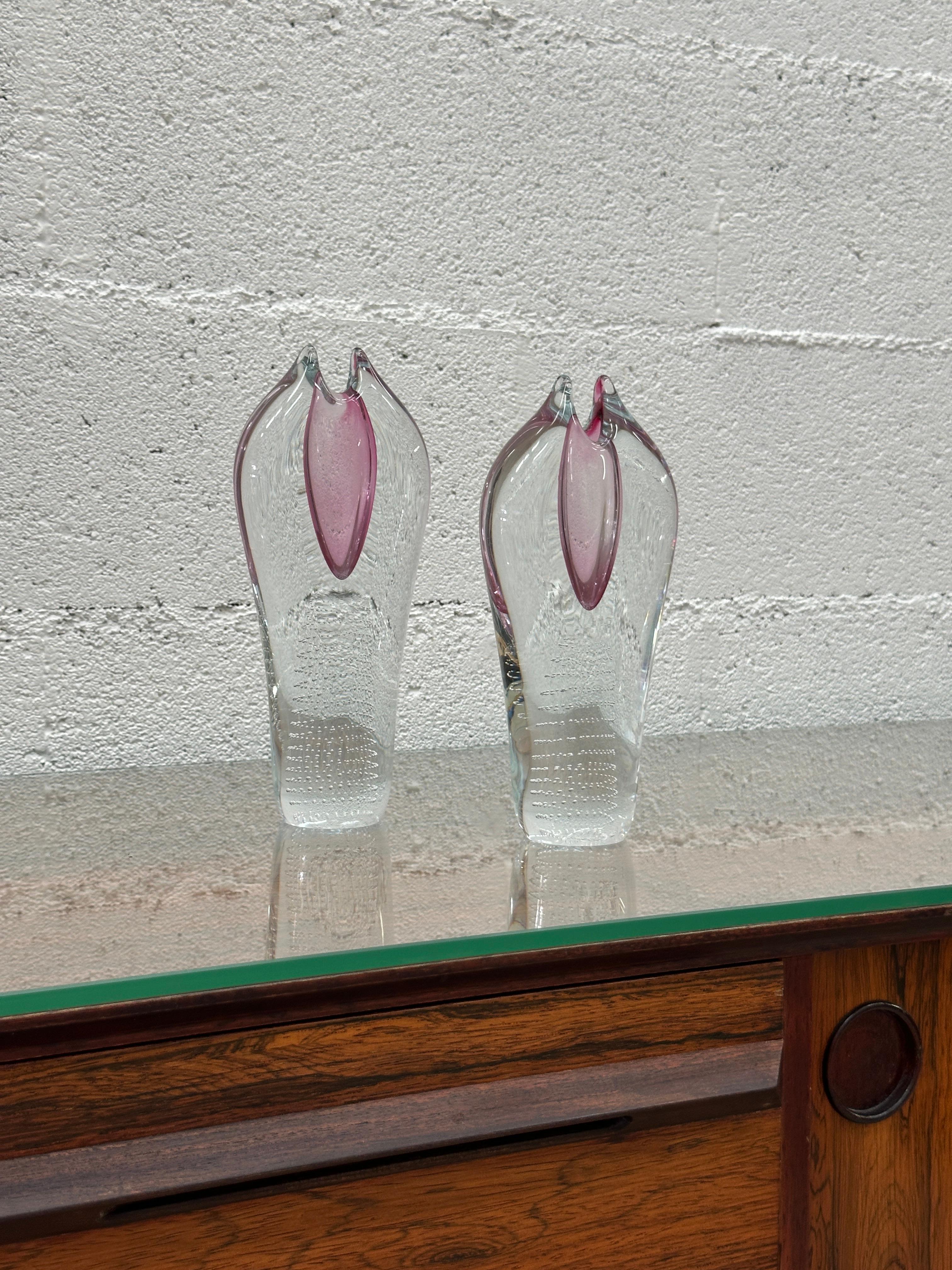 Pareja de jarrones checos de vidrio artístico de Pavel Juda para Beranek Skrdlovice Glass Works Checo en venta