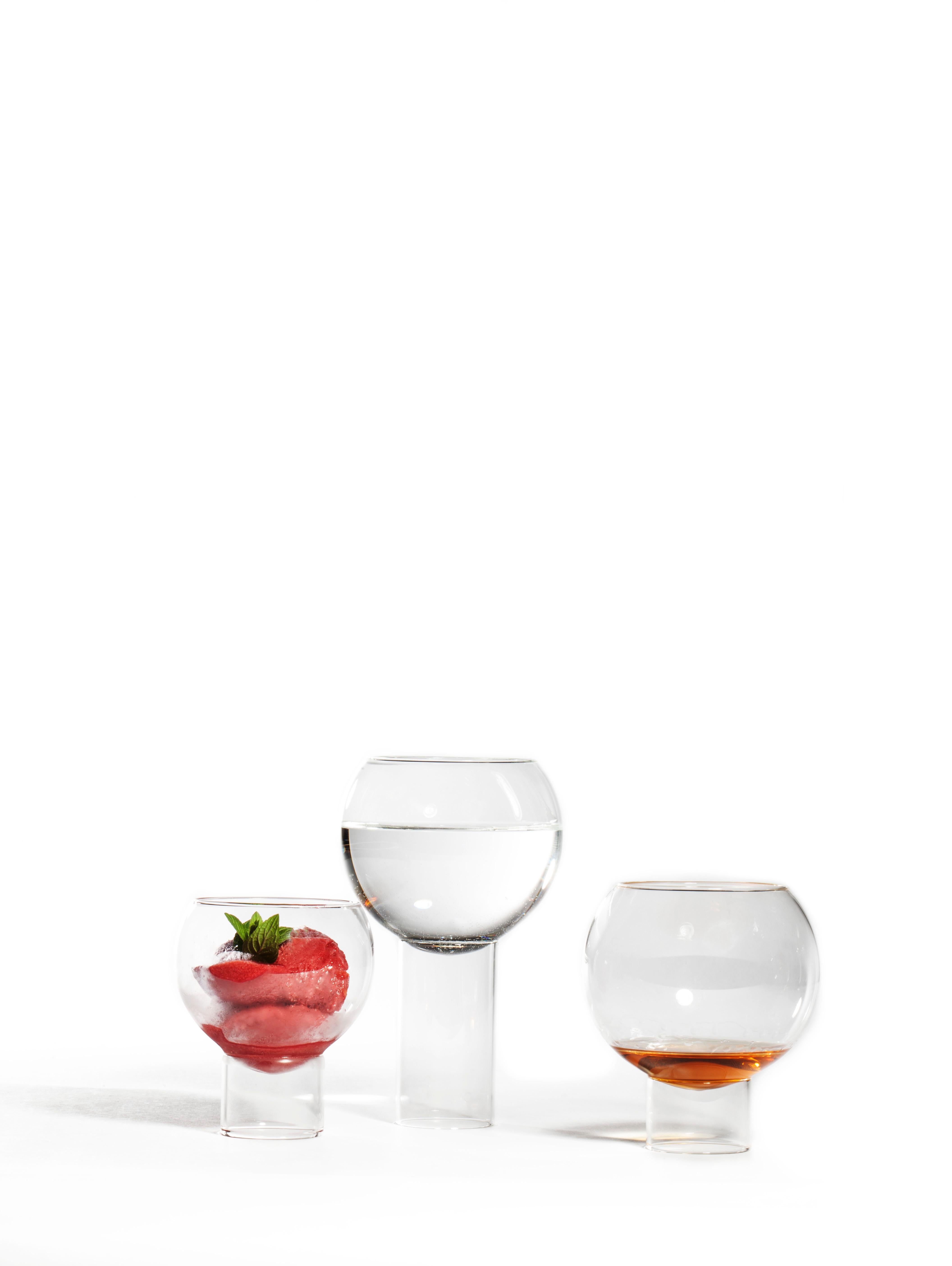 Verre Fferrone Set of 2 Czech Contemporary Tulip Low Small Wine Glasses Handmade (Jeu de 2 verres à vin tchèques contemporains avec tulipe) en vente