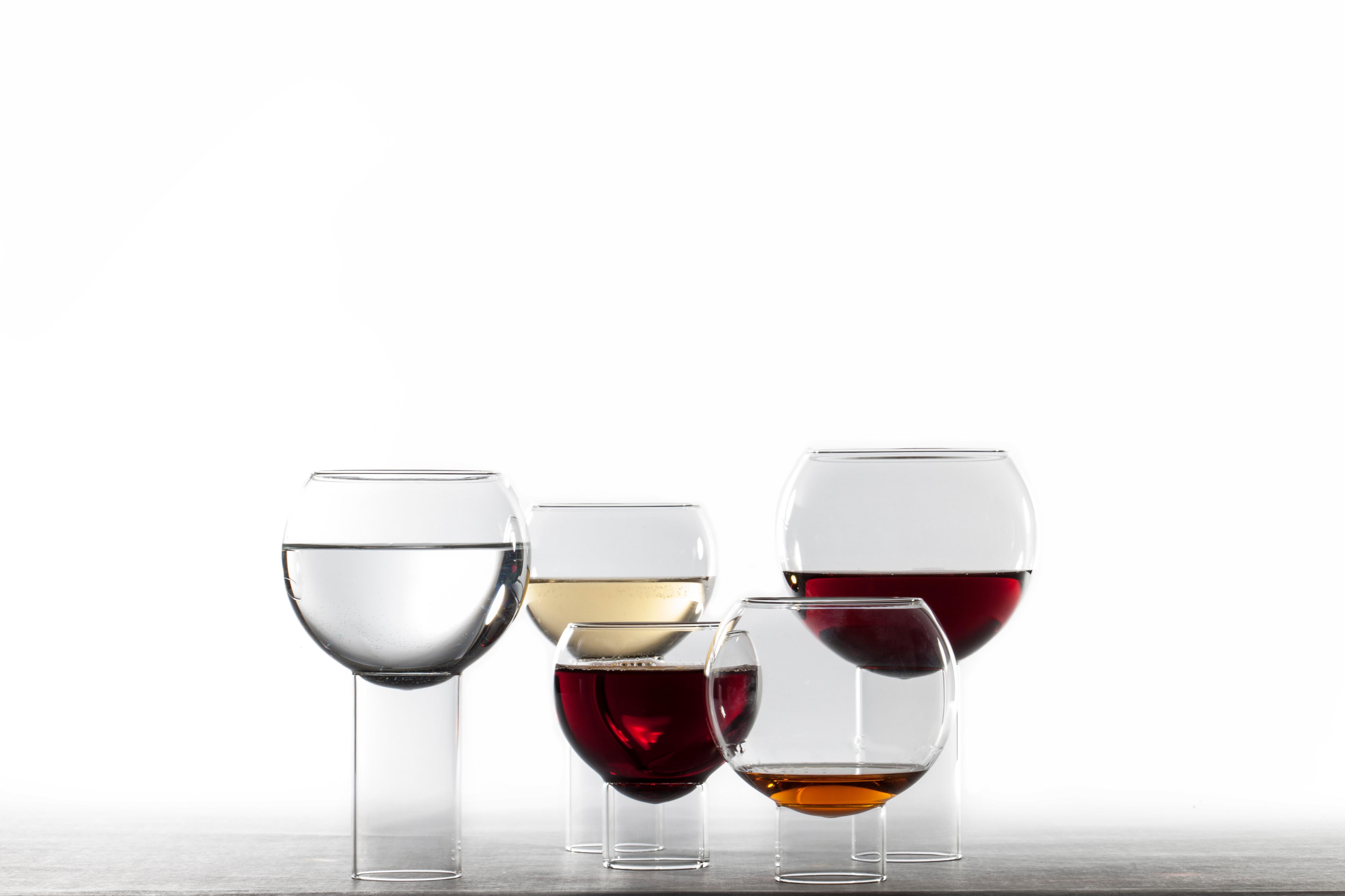 EU Clients Pair of Czech Contemporary Tulip Tall Small Wine Glasses, in Stock In New Condition In Milan, IT