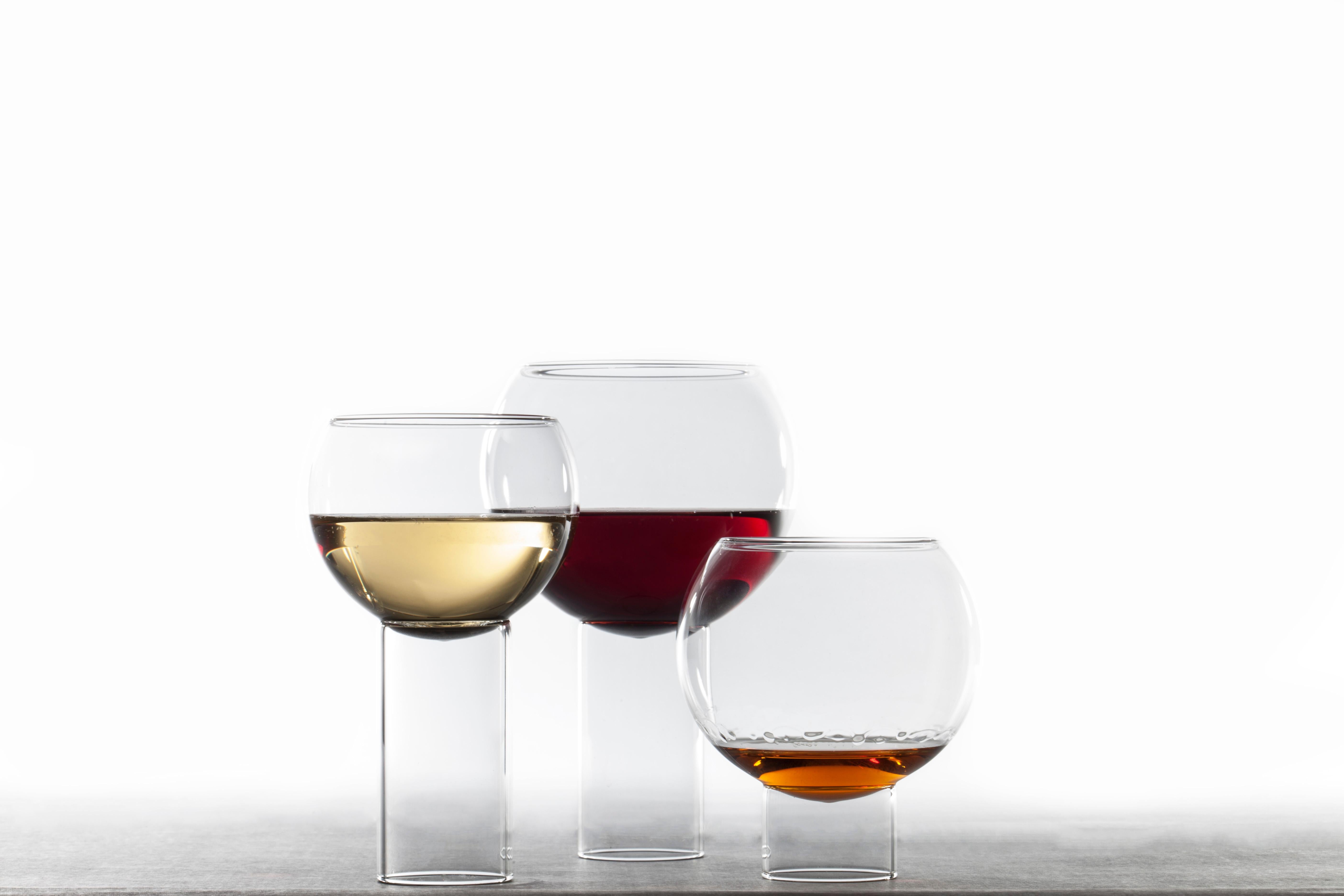 XXIe siècle et contemporain Fferrone Set of 2 Czech Contemporary Tulip Tall Small Wine Glasses Handmade (Jeu de 2 verres à vin contemporains en forme de tulipe) en vente