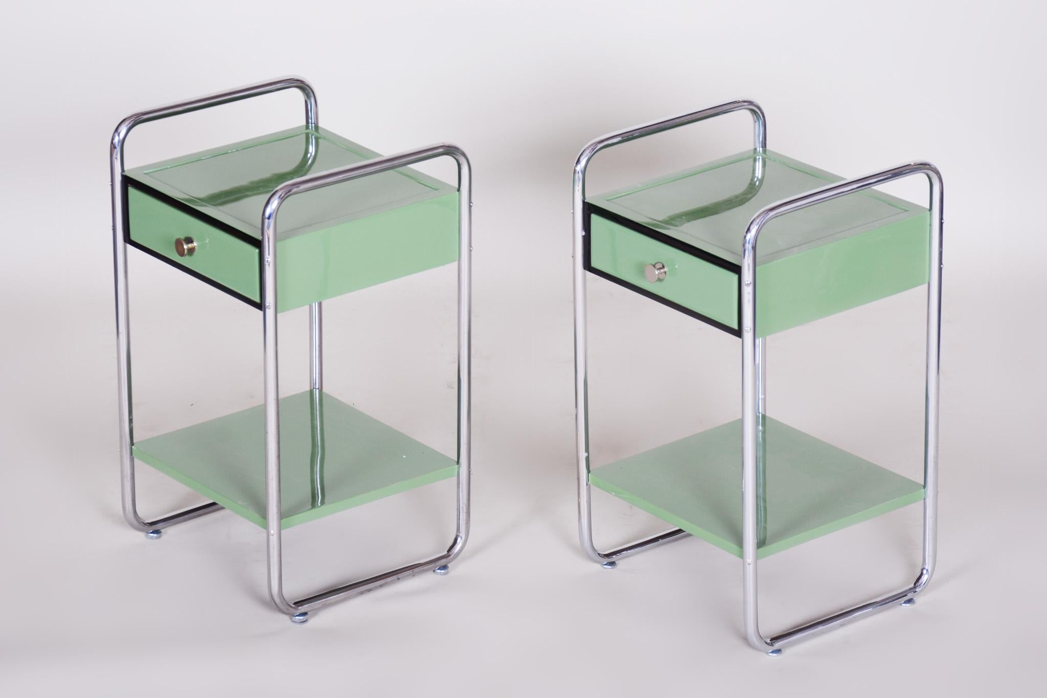 Pair of Czech Green Vintage Bauhaus Bed Side Tables, 1930s, High Gloss Lacquer In Good Condition In Horomerice, CZ