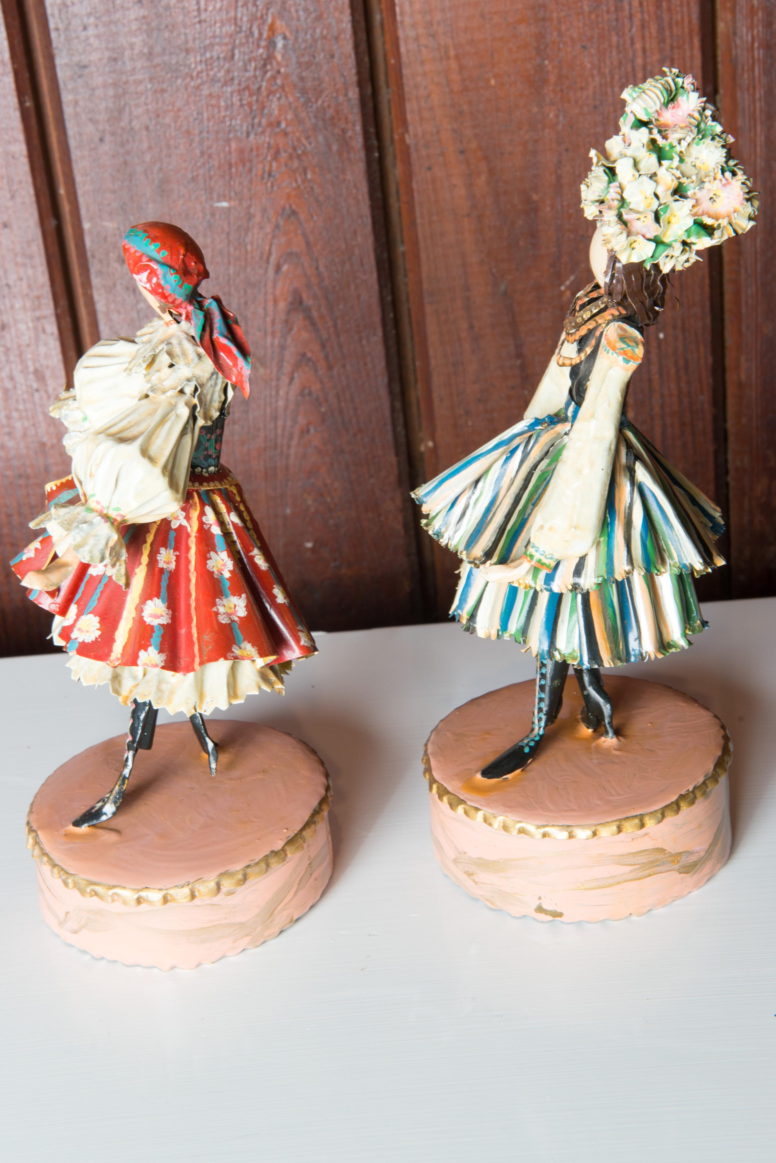 Paar tschechische und polnische Kostüm-Skulpturen von Lee Menichetti (Ende des 20. Jahrhunderts) im Angebot